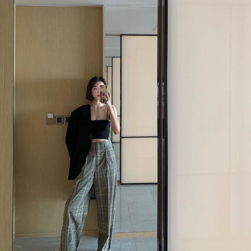 小清新妹字「刘虞佳」约会爱穿露背装,不经意露出的深沟太又人了!插图2 小清新妹字「刘虞佳」约会爱穿露背装,不经意露出的深沟太又人了!插图2