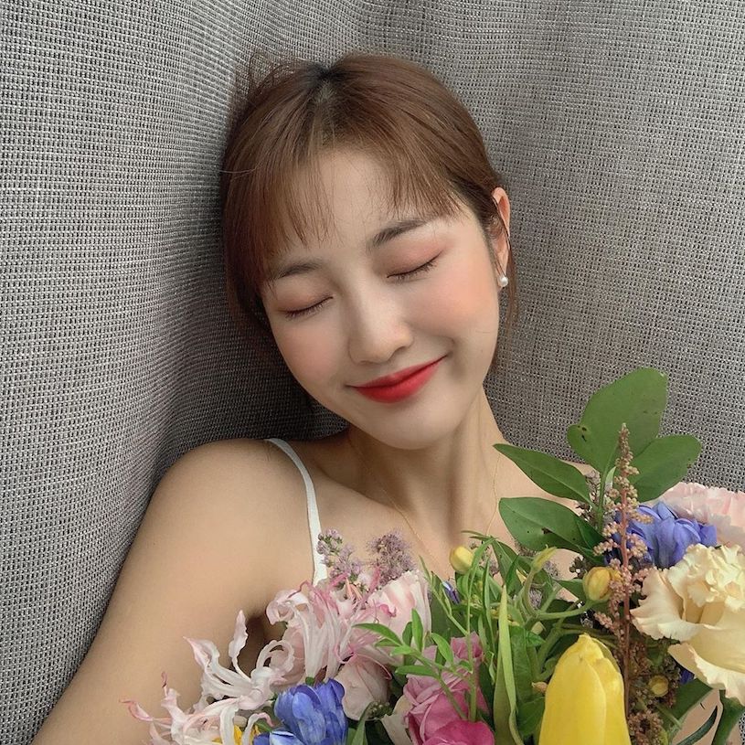 小清新妹字「刘虞佳」约会爱穿露背装,不经意露出的深沟太又人了!插图6 小清新妹字「刘虞佳」约会爱穿露背装,不经意露出的深沟太又人了!插图6