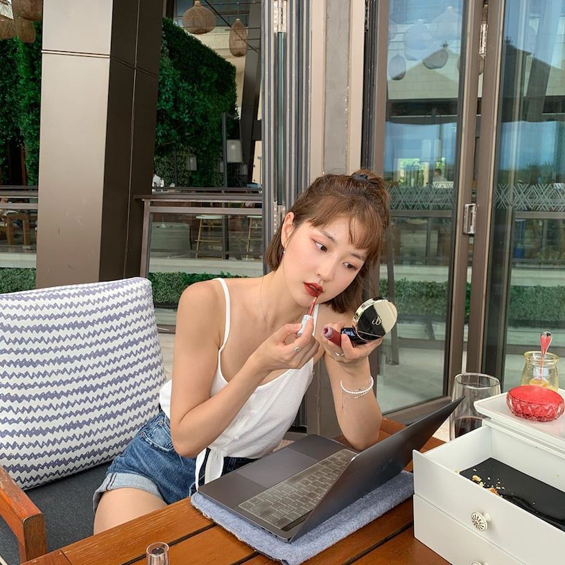 小清新妹字「刘虞佳」约会爱穿露背装,不经意露出的深沟太又人了!插图7 小清新妹字「刘虞佳」约会爱穿露背装,不经意露出的深沟太又人了!插图7