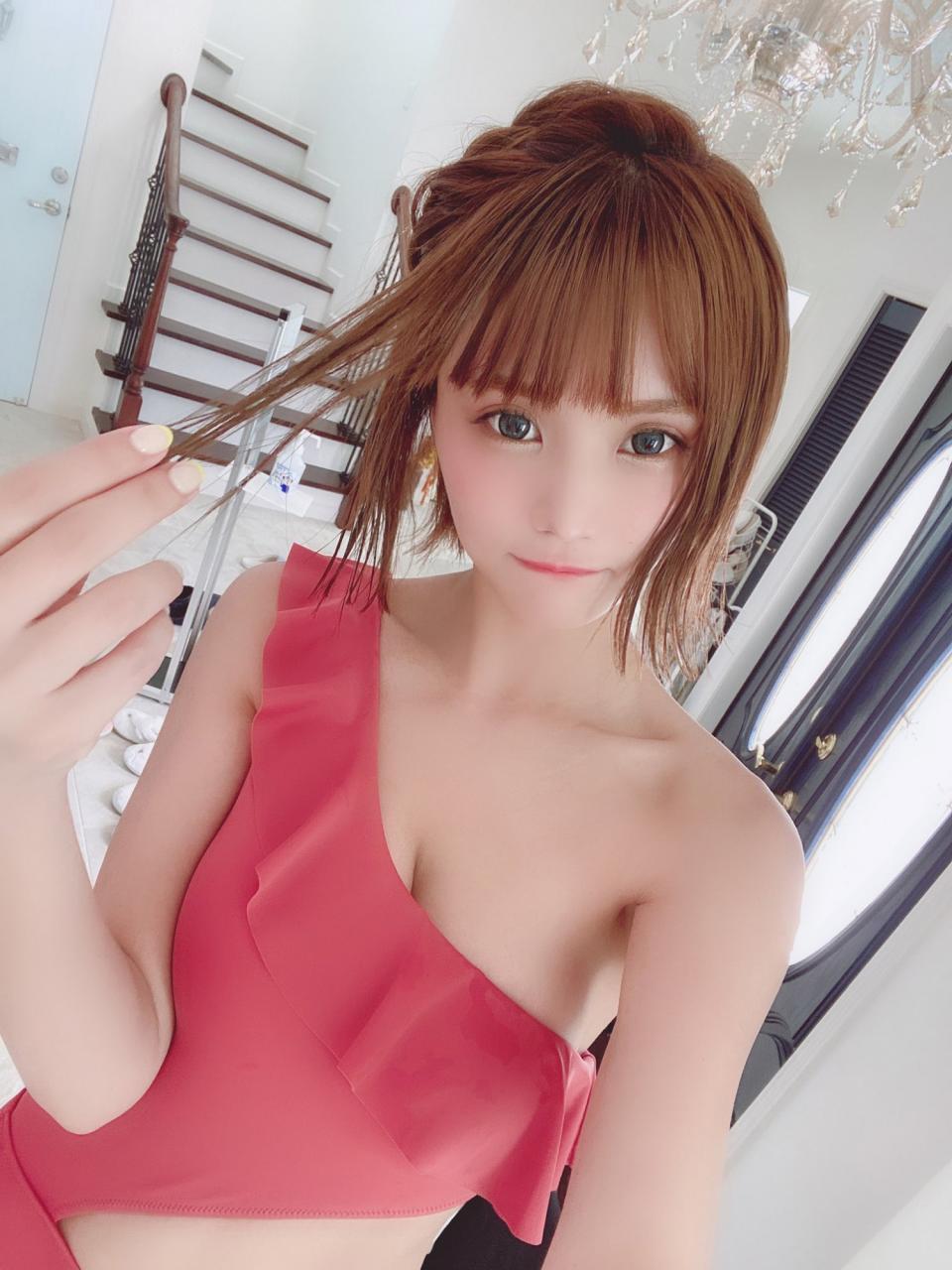 地心引力抓不住你!日籍正妹みもれもん捧奶照太犯规,芭比脸蛋、魔鬼上围太不科学插图5 地心引力抓不住你!日籍正妹みもれもん捧奶照太犯规,芭比脸蛋、魔鬼上围太不科学插图5