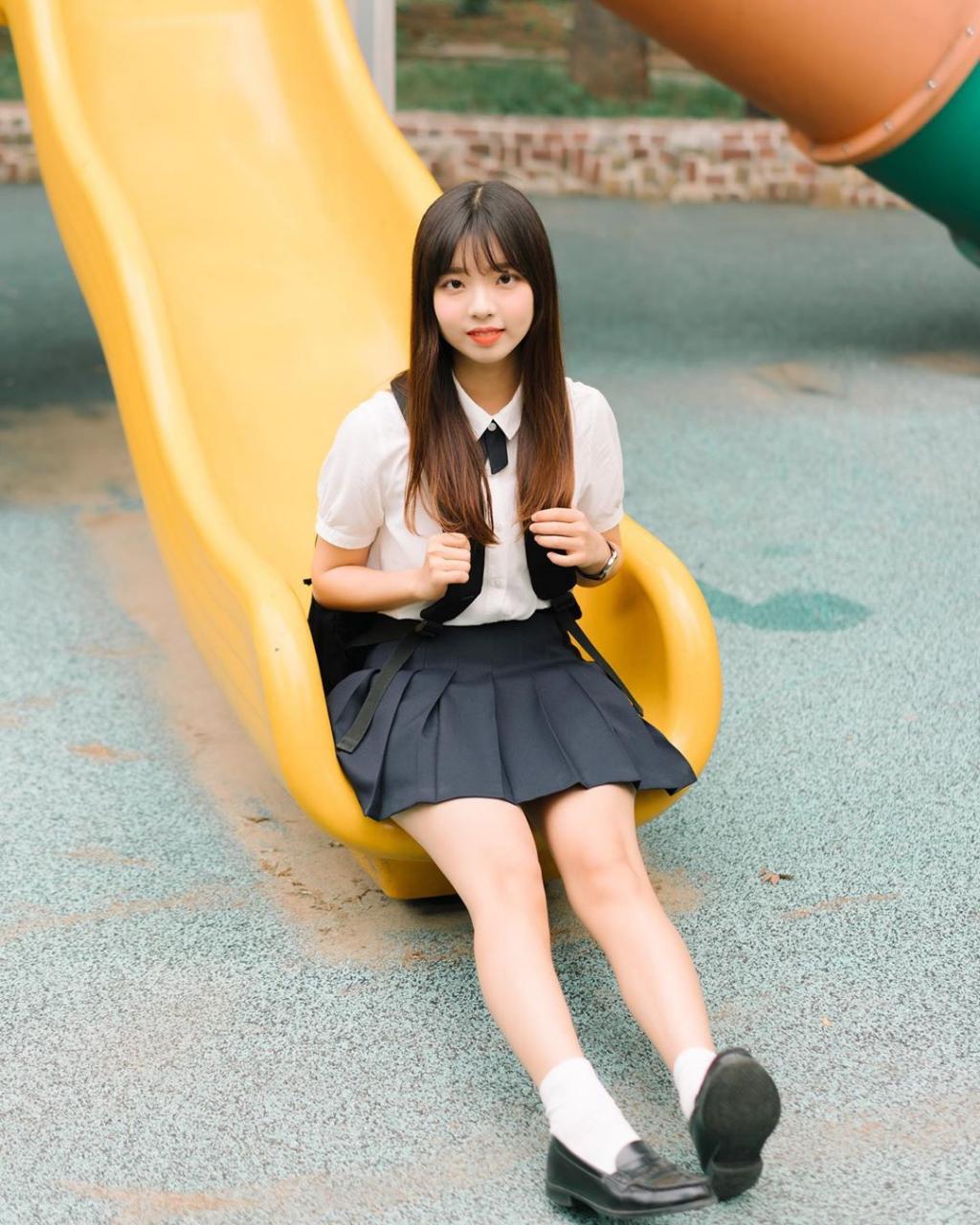 清纯学生妹「아희」甜萌气质仿佛初恋 「水汪大眼+无辜小脸」绝对无敌啊插图6 清纯学生妹「아희」甜萌气质仿佛初恋 「水汪大眼+无辜小脸」绝对无敌啊插图6