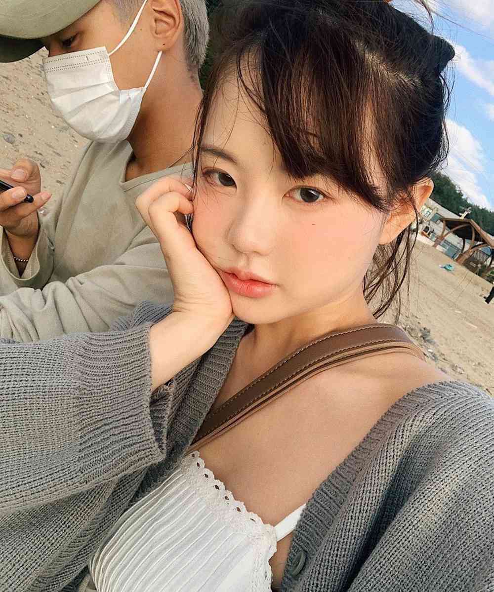 韩国合法罗莉「홍영기」稚嫩童颜宛如小学生 前凸后翘「风满身材」肉感十足插图2 韩国合法罗莉「홍영기」稚嫩童颜宛如小学生 前凸后翘「风满身材」肉感十足插图2