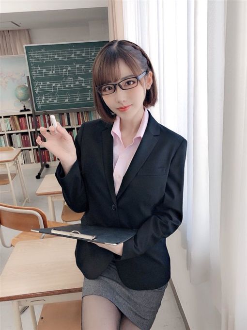 暗黑女神跨圈?日本第一Coser《Enako》新照乍看以为是「深田咏美」?!插图7 暗黑女神跨圈?日本第一Coser《Enako》新照乍看以为是「深田咏美」?!插图7