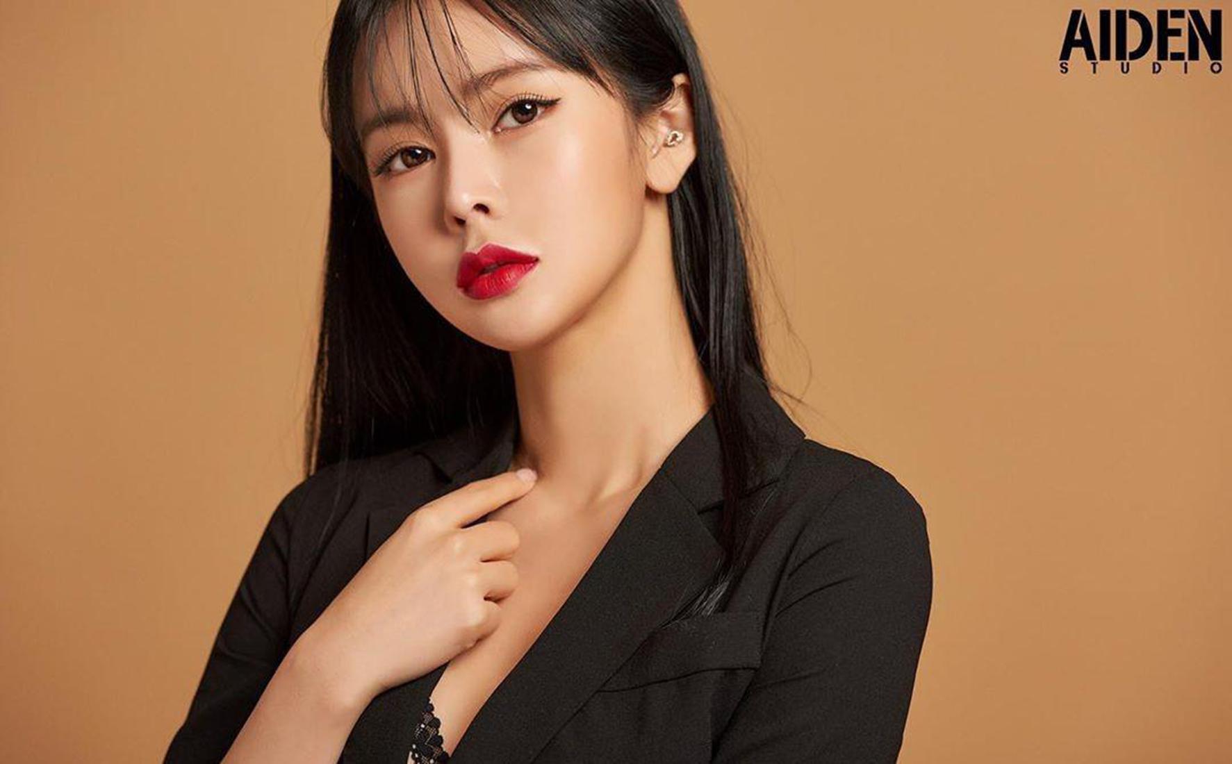 韩国顶级车模「신새롬」9头身比例超不科学 曼妙曲线呈「完美S型」辣到喷火插图3 韩国顶级车模「신새롬」9头身比例超不科学 曼妙曲线呈「完美S型」辣到喷火插图3