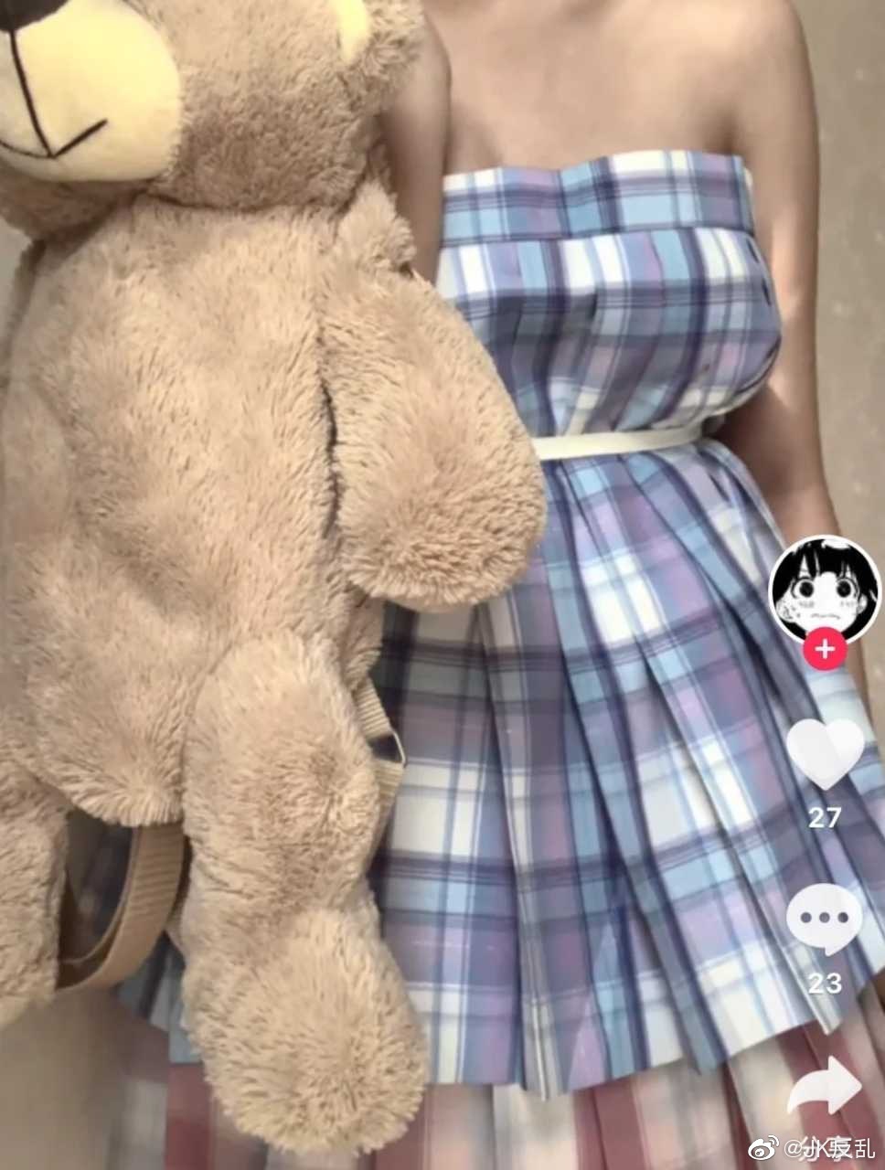 最新潮流?《女高中生JK至服新穿法》裙子秒变上衣惹争议!插图7 最新潮流?《女高中生JK至服新穿法》裙子秒变上衣惹争议!插图7