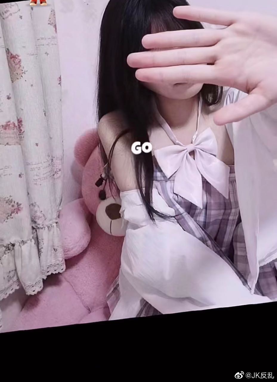 最新潮流?《女高中生JK至服新穿法》裙子秒变上衣惹争议!插图16 最新潮流?《女高中生JK至服新穿法》裙子秒变上衣惹争议!插图16