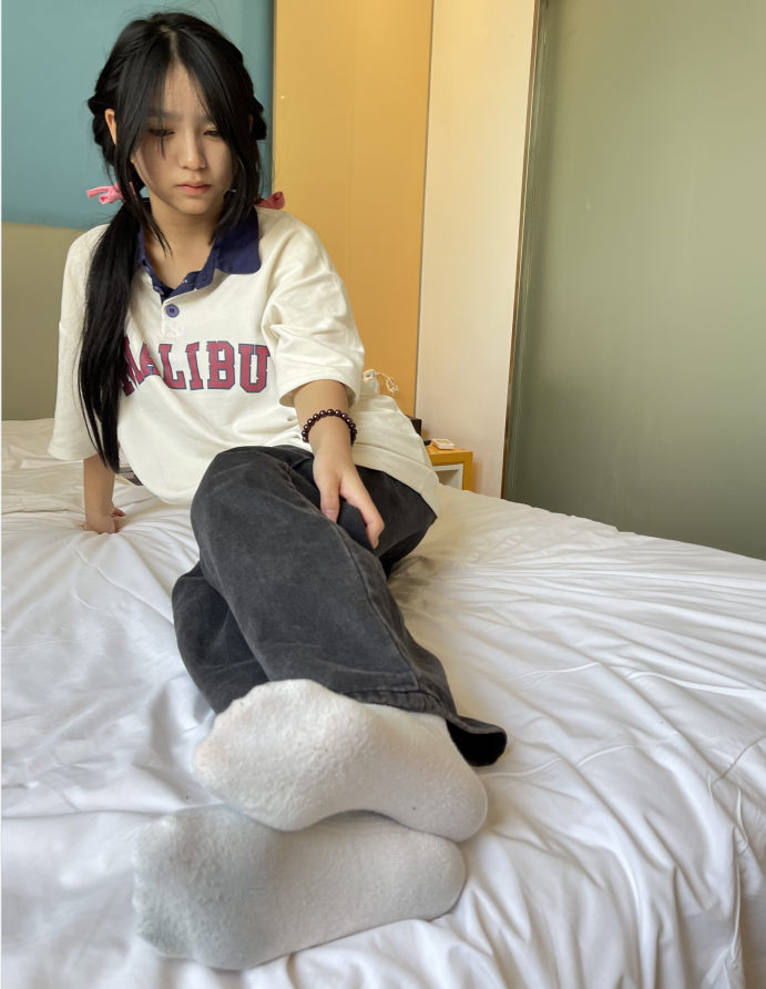 超级可爱小女生的AJ板鞋黑白棉袜脚[166P/2V/270M]插图5