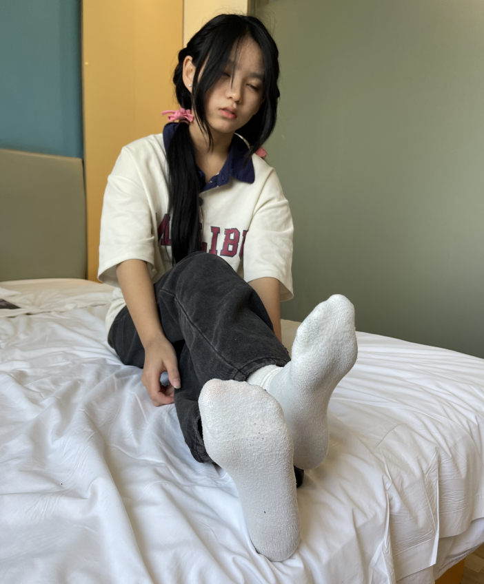 超级可爱小女生的AJ板鞋黑白棉袜脚[166P/2V/270M]插图3