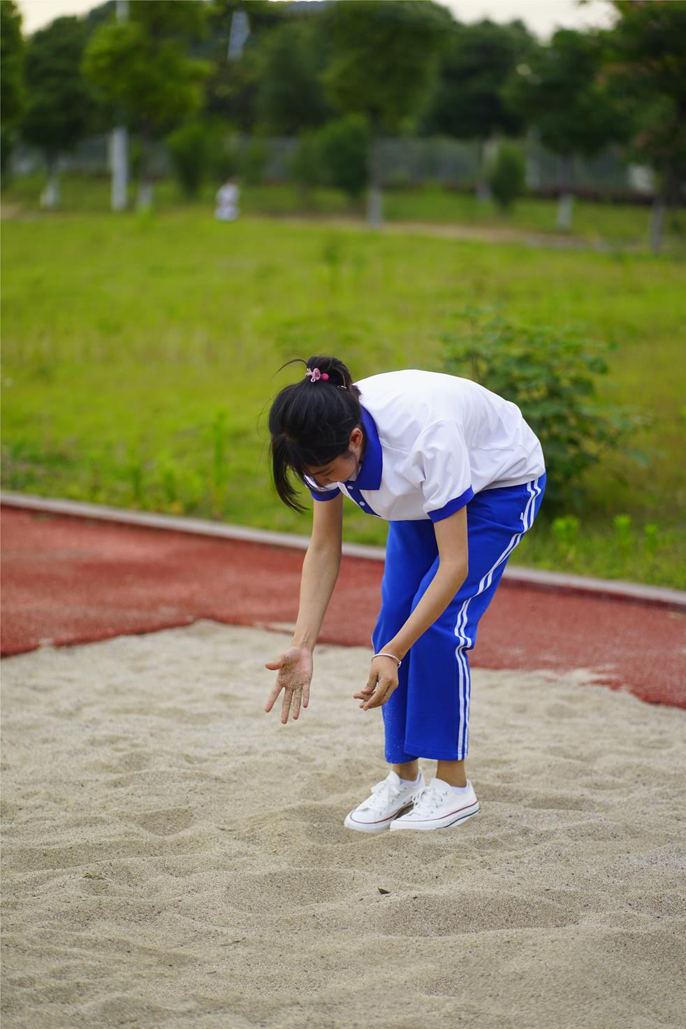初夏女神047期 点点~《跳远运动》心疼我这白色的帆布鞋 [173P/2V/6.64G]插图7