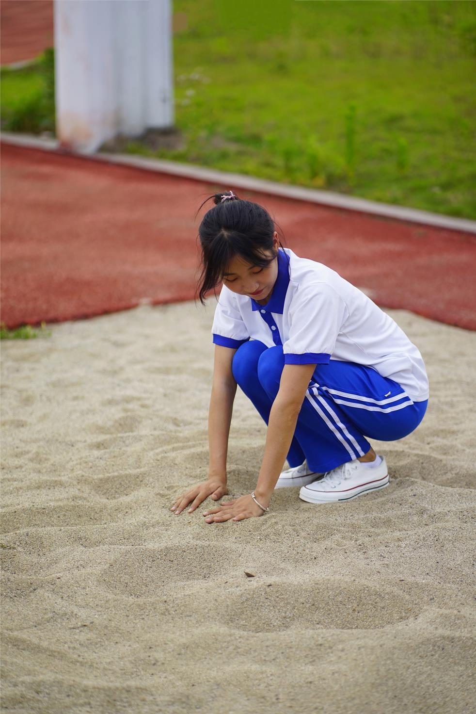 初夏女神047期 点点~《跳远运动》心疼我这白色的帆布鞋 [173P/2V/6.64G]插图4