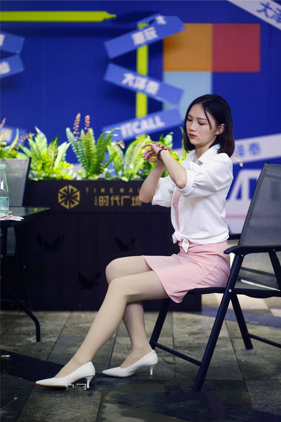 初夏女神046期 大发~《周末兼职》甜辣俏皮风两件套 [227P/1V/7.73G]插图1