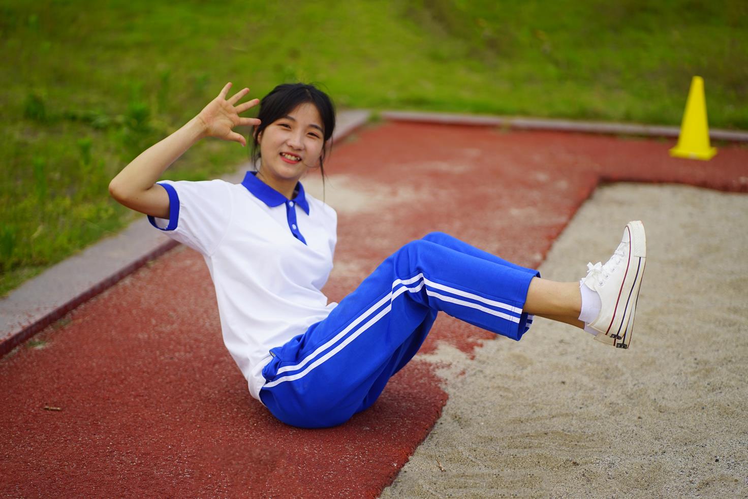 初夏女神047期 点点~《跳远运动》心疼我这白色的帆布鞋 [173P/2V/6.64G]插图2