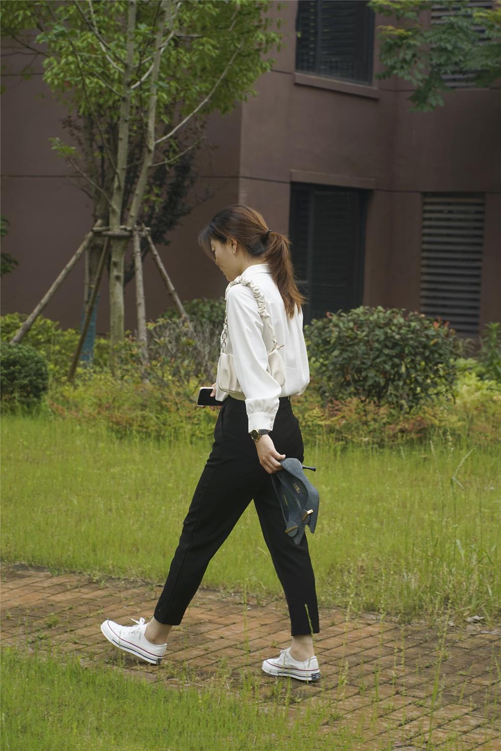 初夏女神040期 小悦悦~《职场小白》下班回家之路 [129P/1V/5.47G]插图8