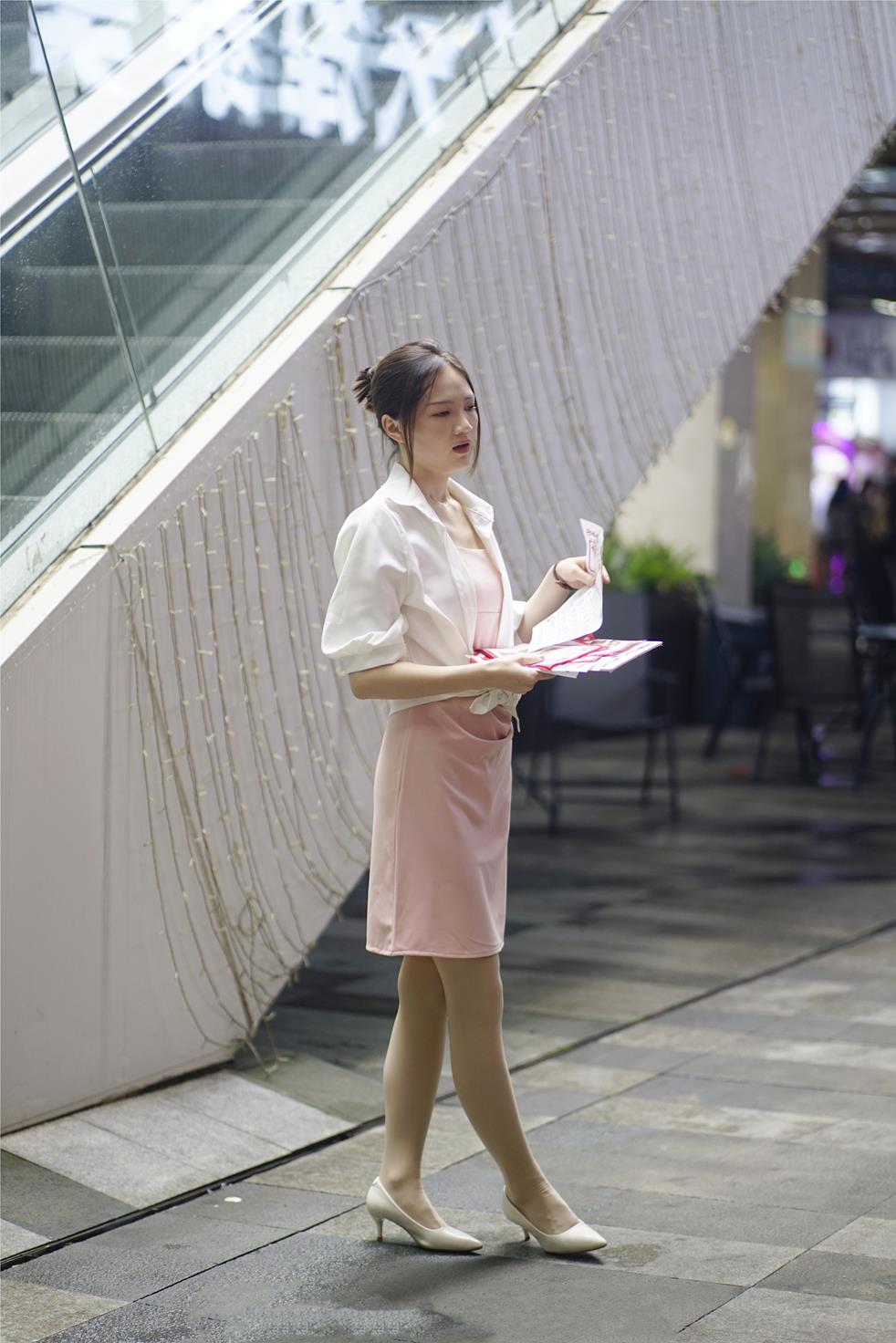 初夏女神046期 大发~《周末兼职》甜辣俏皮风两件套 [227P/1V/7.73G]插图7