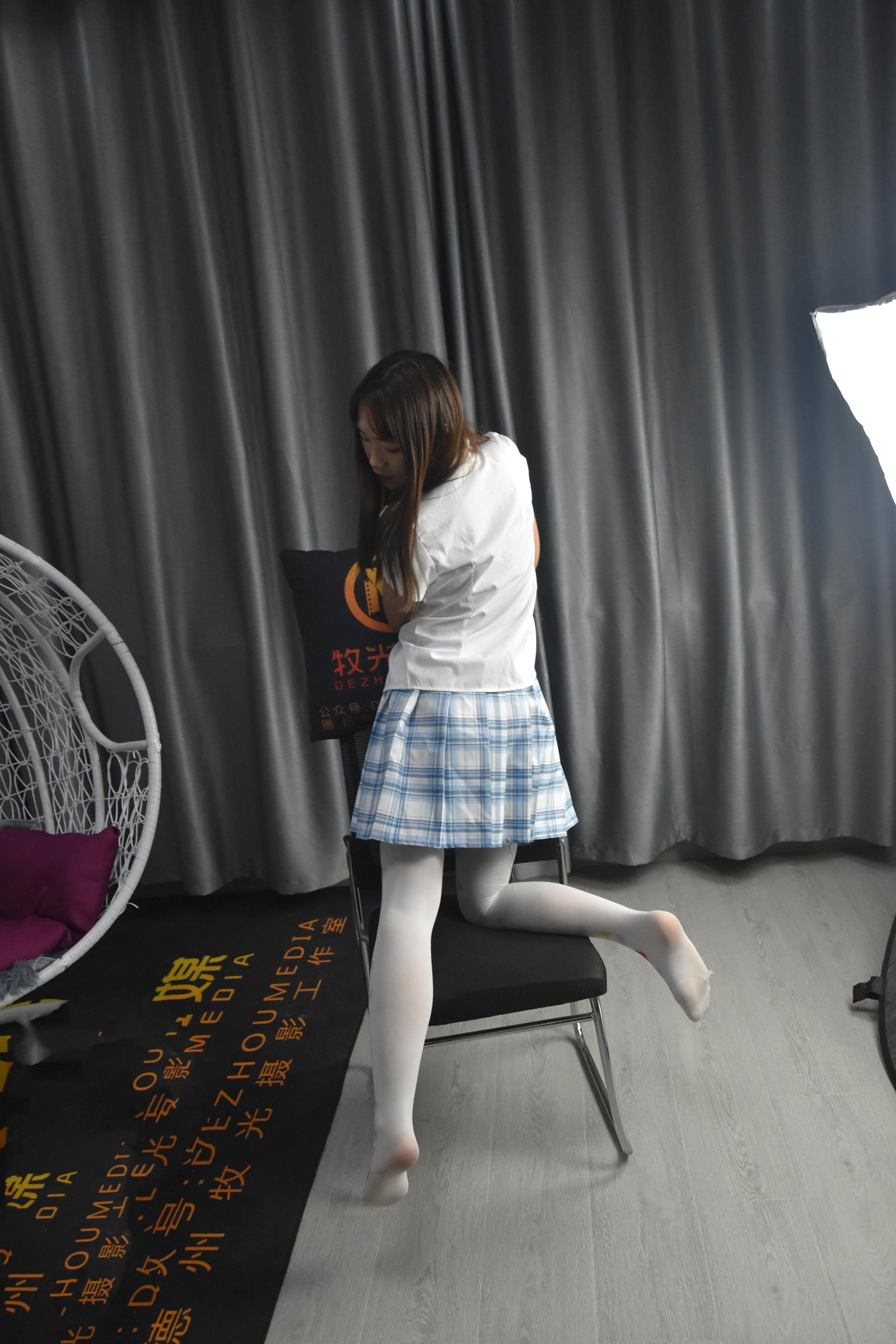 牧光摄影 JK白丝脏脚底裸足彩蛋糕 [173P/1V/1.17G]插图4