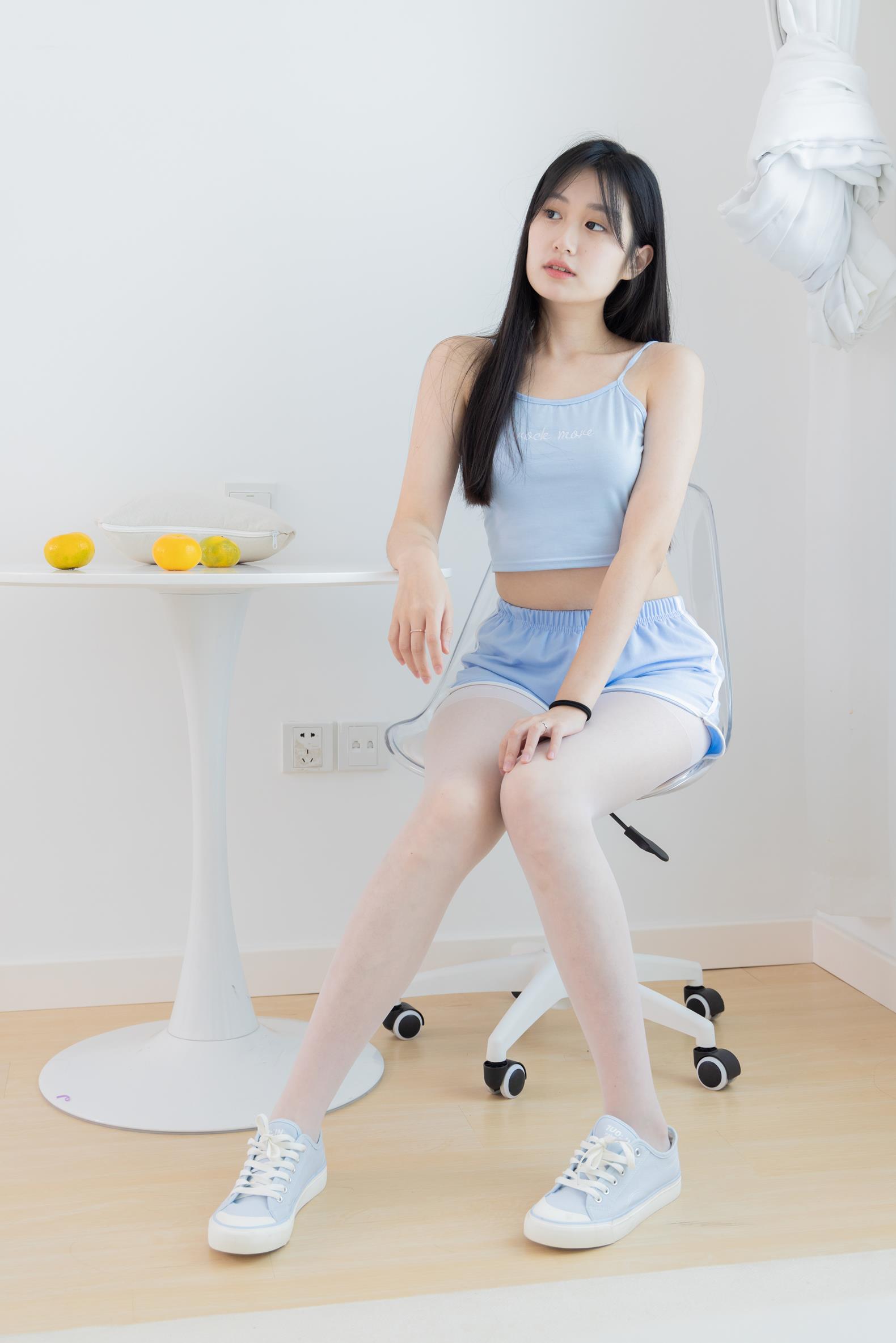 勿恋传媒 1710期 小敏睡衣短裤透明白丝脚踩橘子裸足 [155P/1V/3.5G]插图4