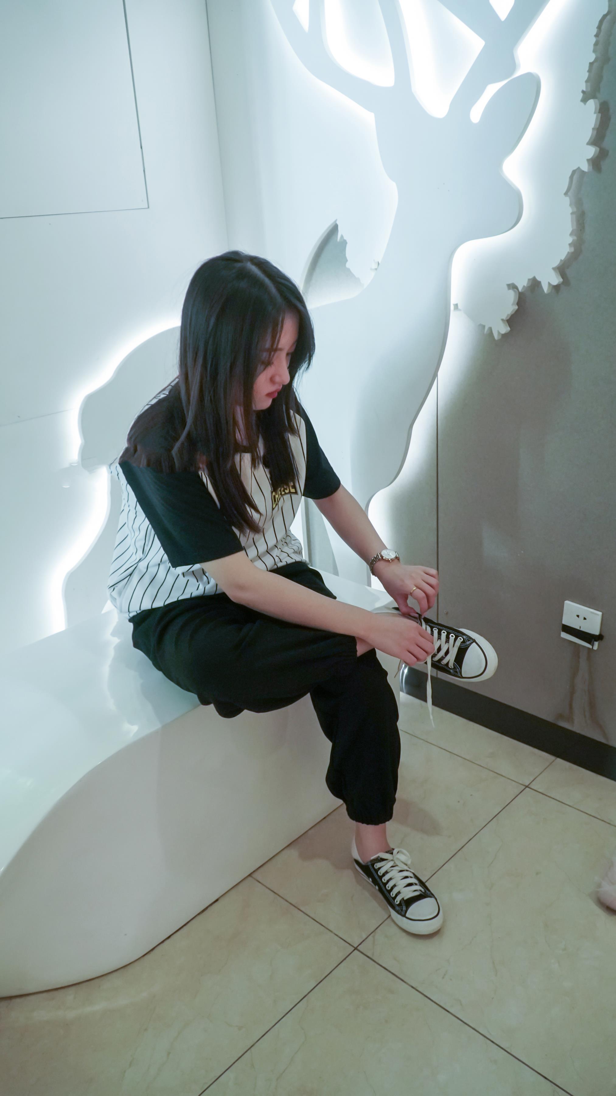 爱丫摄影 未来城黑白衣白棉袜船袜脚全程 [190P/2V/9.73G]插图