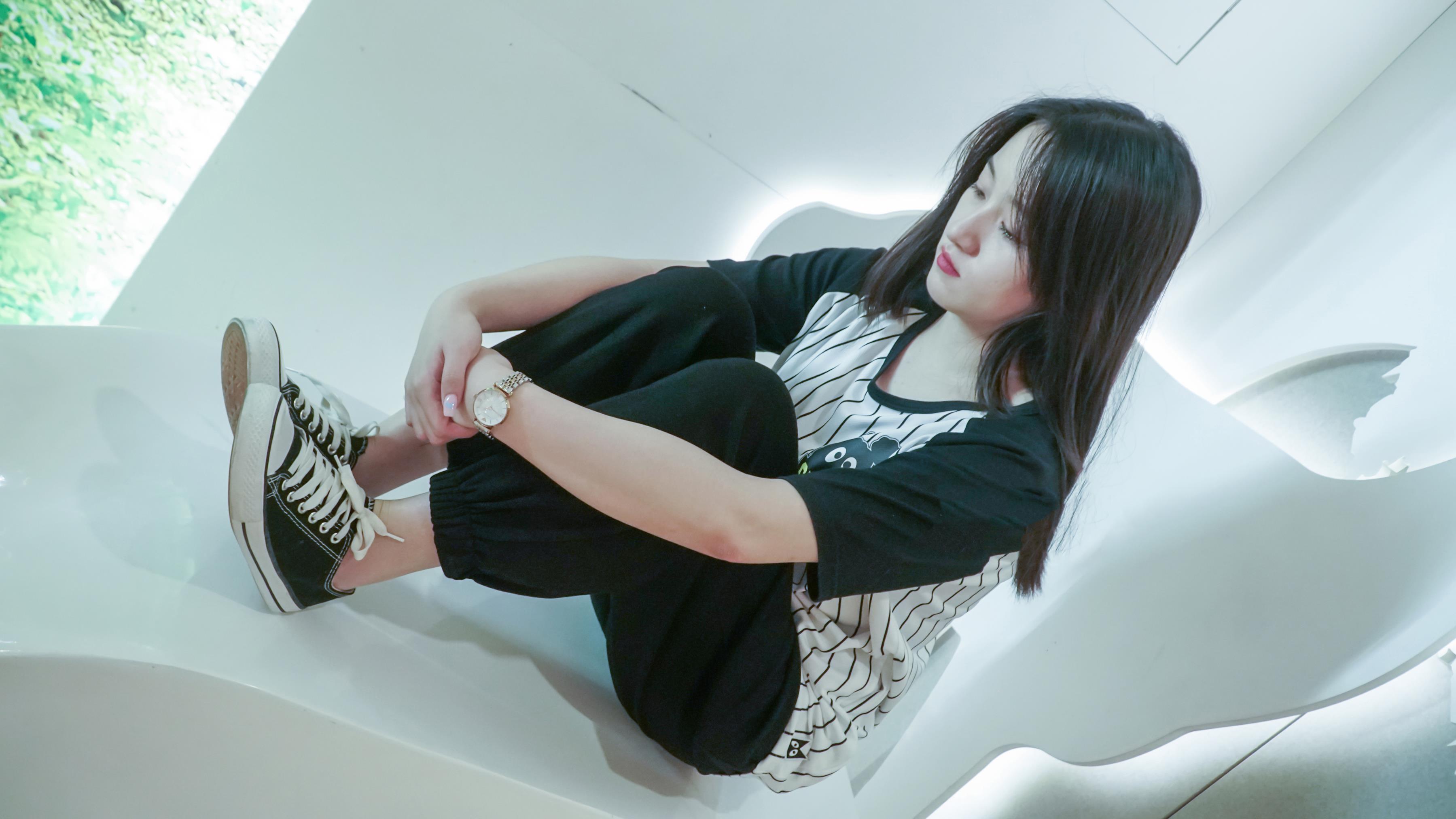 爱丫摄影 未来城黑白衣白棉袜船袜脚全程 [190P/2V/9.73G]插图2