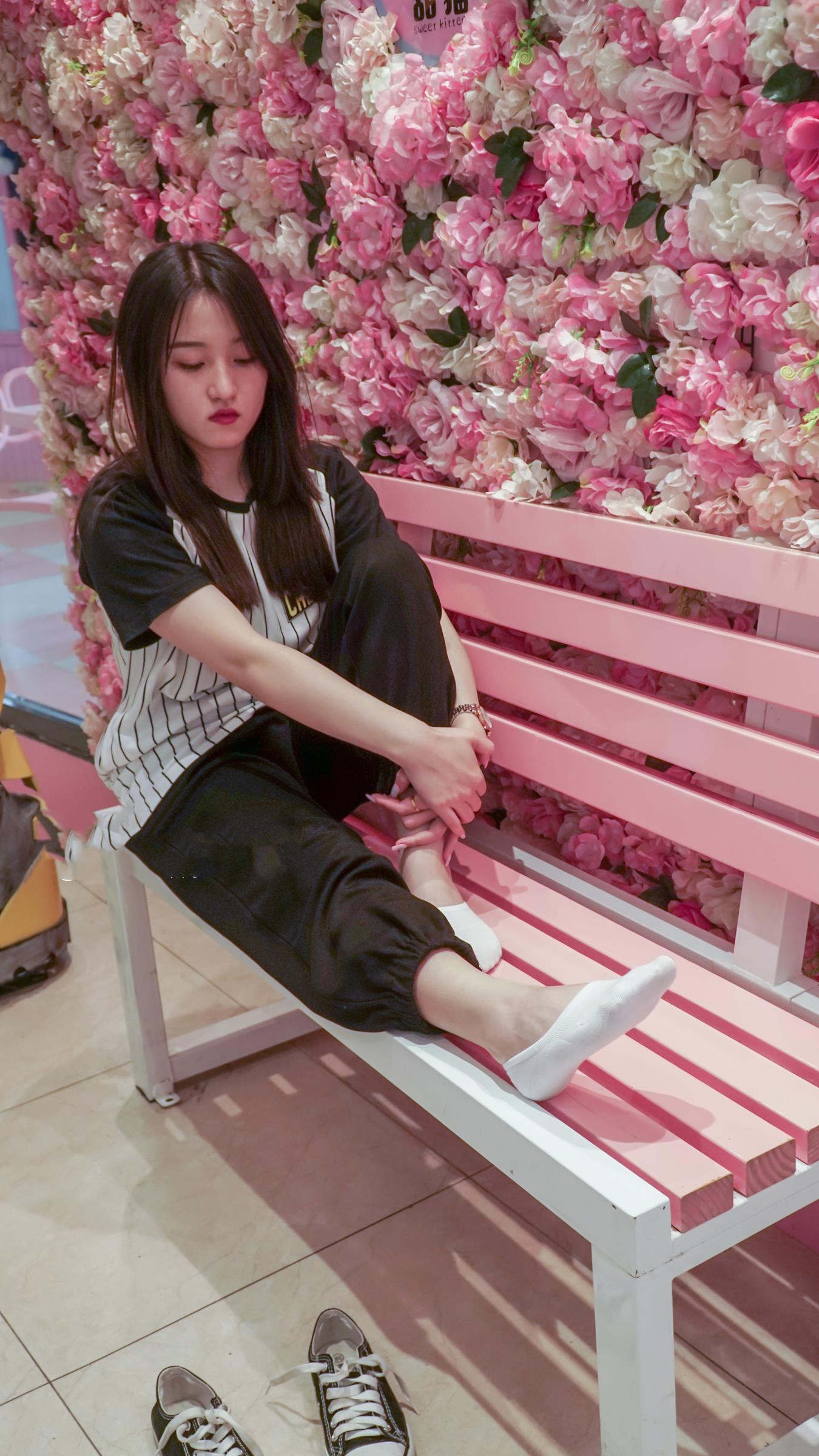 爱丫摄影 未来城黑白衣白棉袜船袜脚全程 [190P/2V/9.73G]插图3