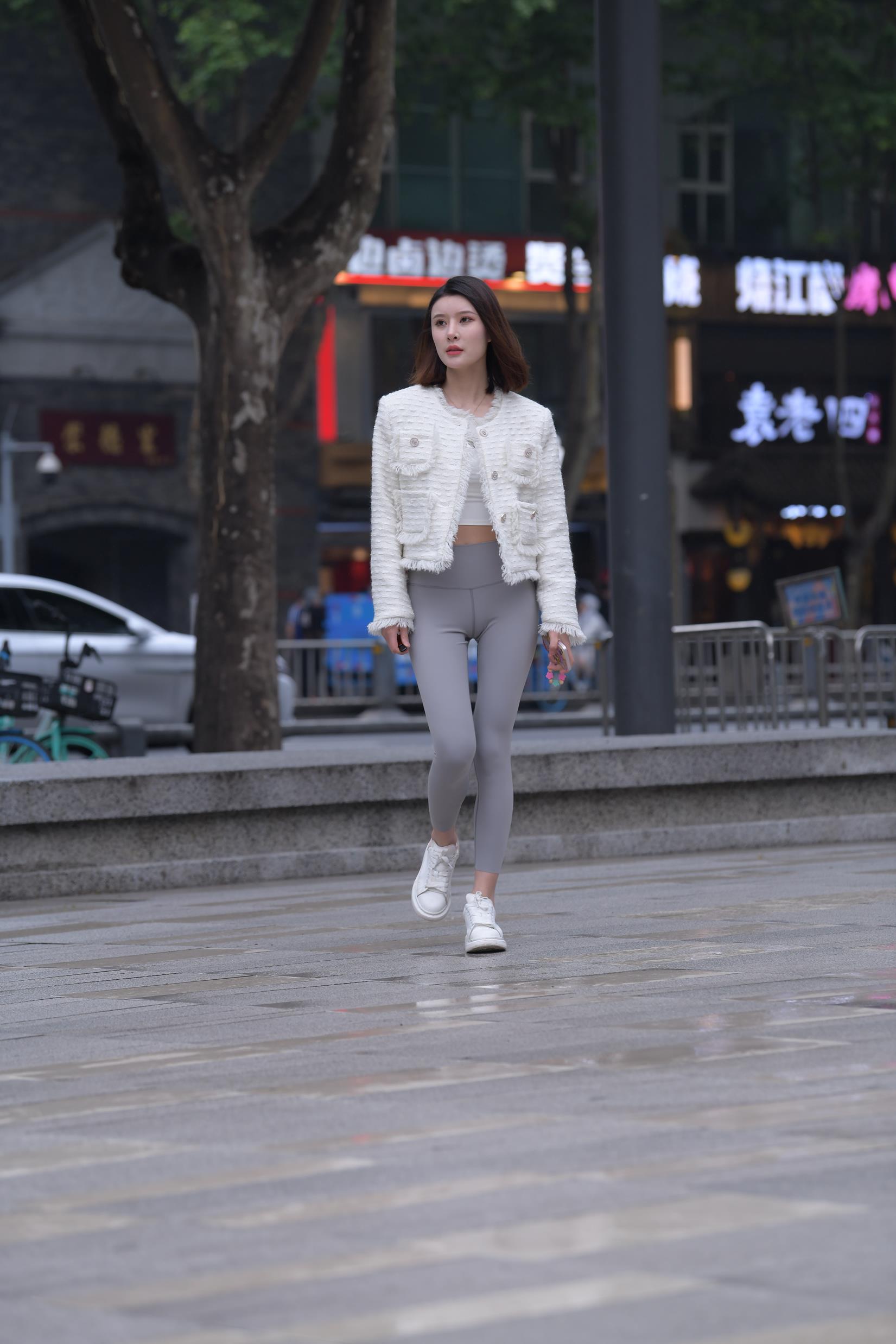 魔镜街拍 原版灰色瑜伽裤麦昆鞋棉白袜脚 [680P/1V/23.4G]插图6