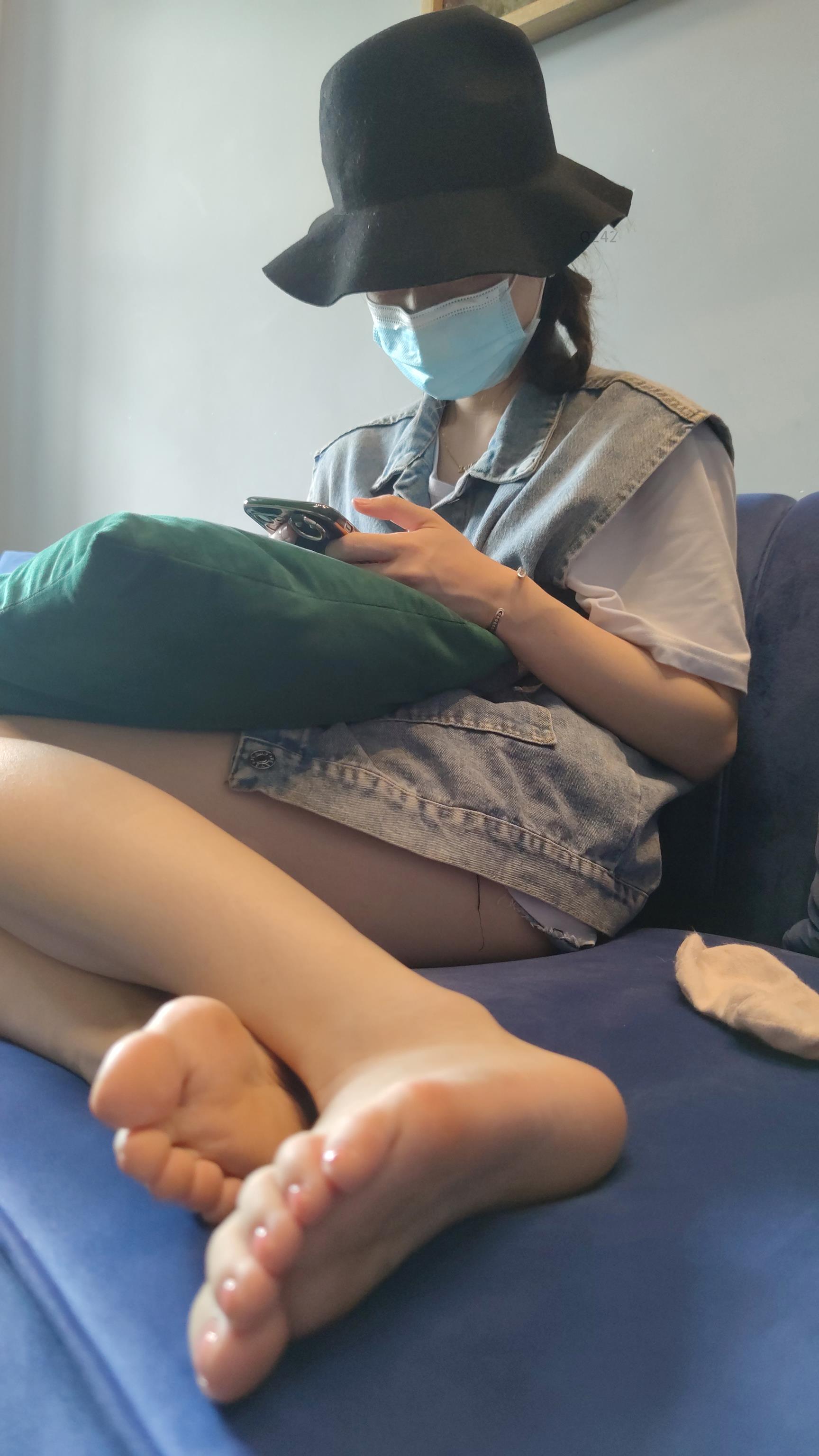 鱼鱼足影 第031期 YiYi的棉船袜脚裸足 [201P/1V/1.42G]插图6