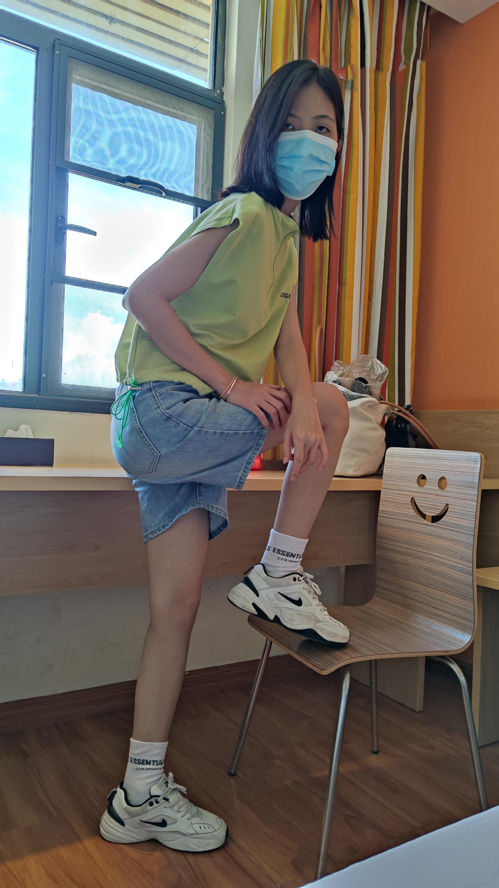 A拉：鱼鱼足影第60期牛仔短裤白棉袜 [228P/1V/1.22G]插图6