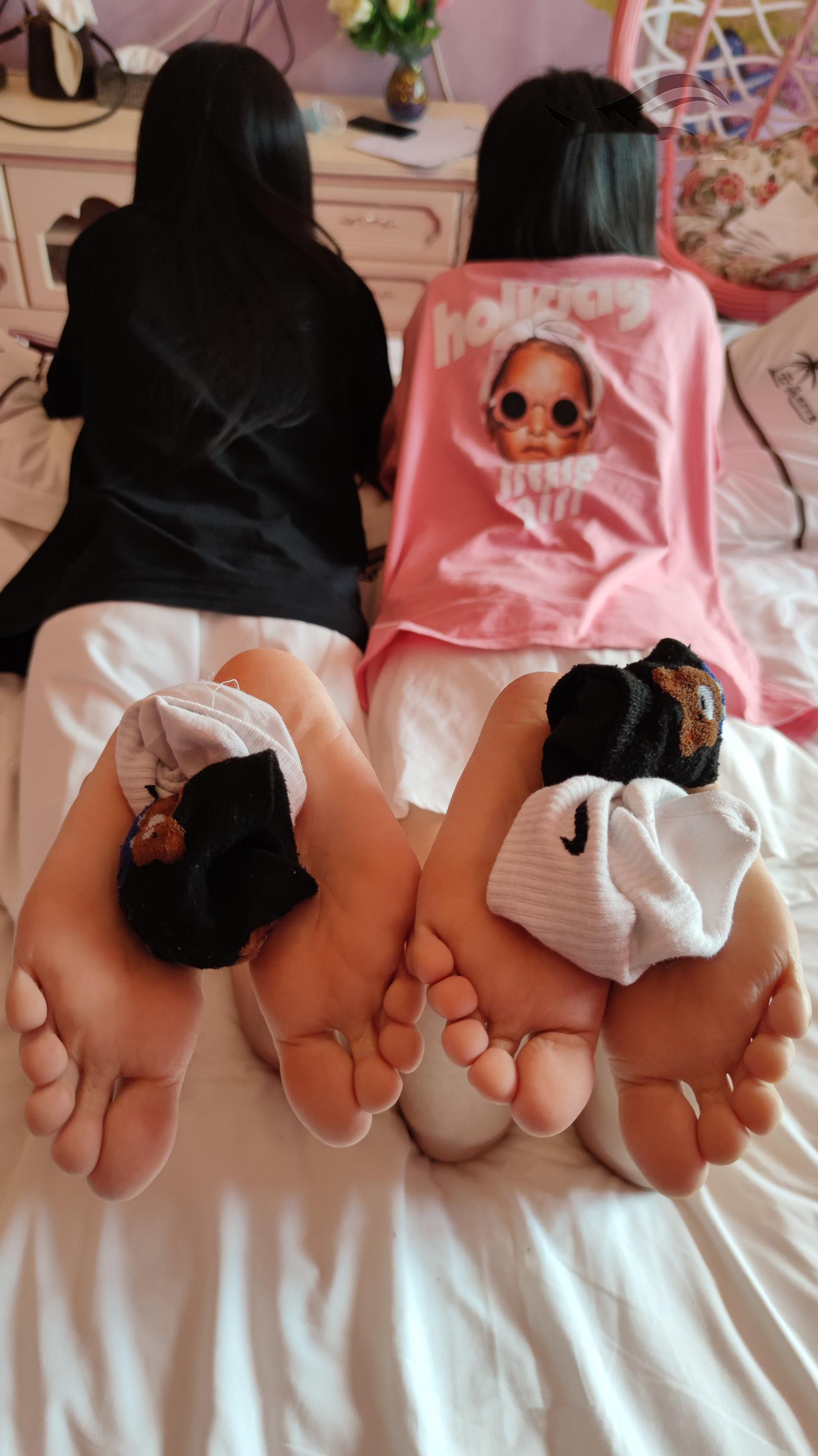 心动姐妹花：鱼鱼足影第67期黑白棉袜裸足 [149P/1V/505MB]插图4