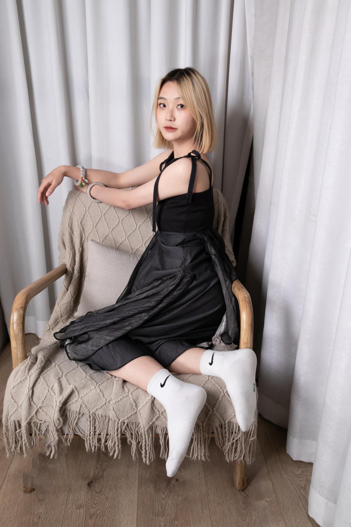 流萤传媒 LYM2 小满甜酷裙白棉袜小白鞋裸足 [308P/4V/6.33G]插图1