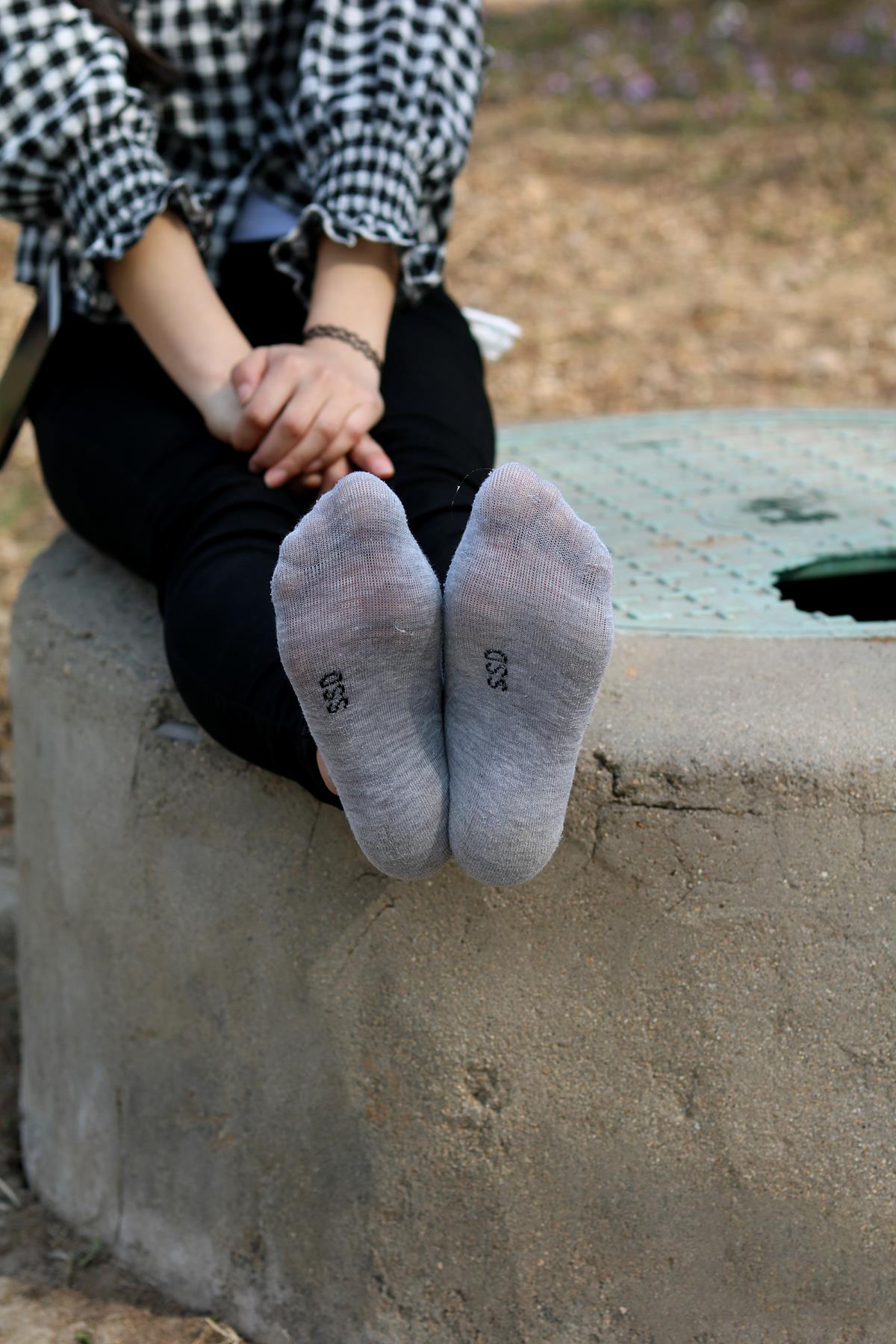 开膛手杰克 180期 小白鞋灰色棉穿袜脚裸足 [373P/1V/1.93G]插图1