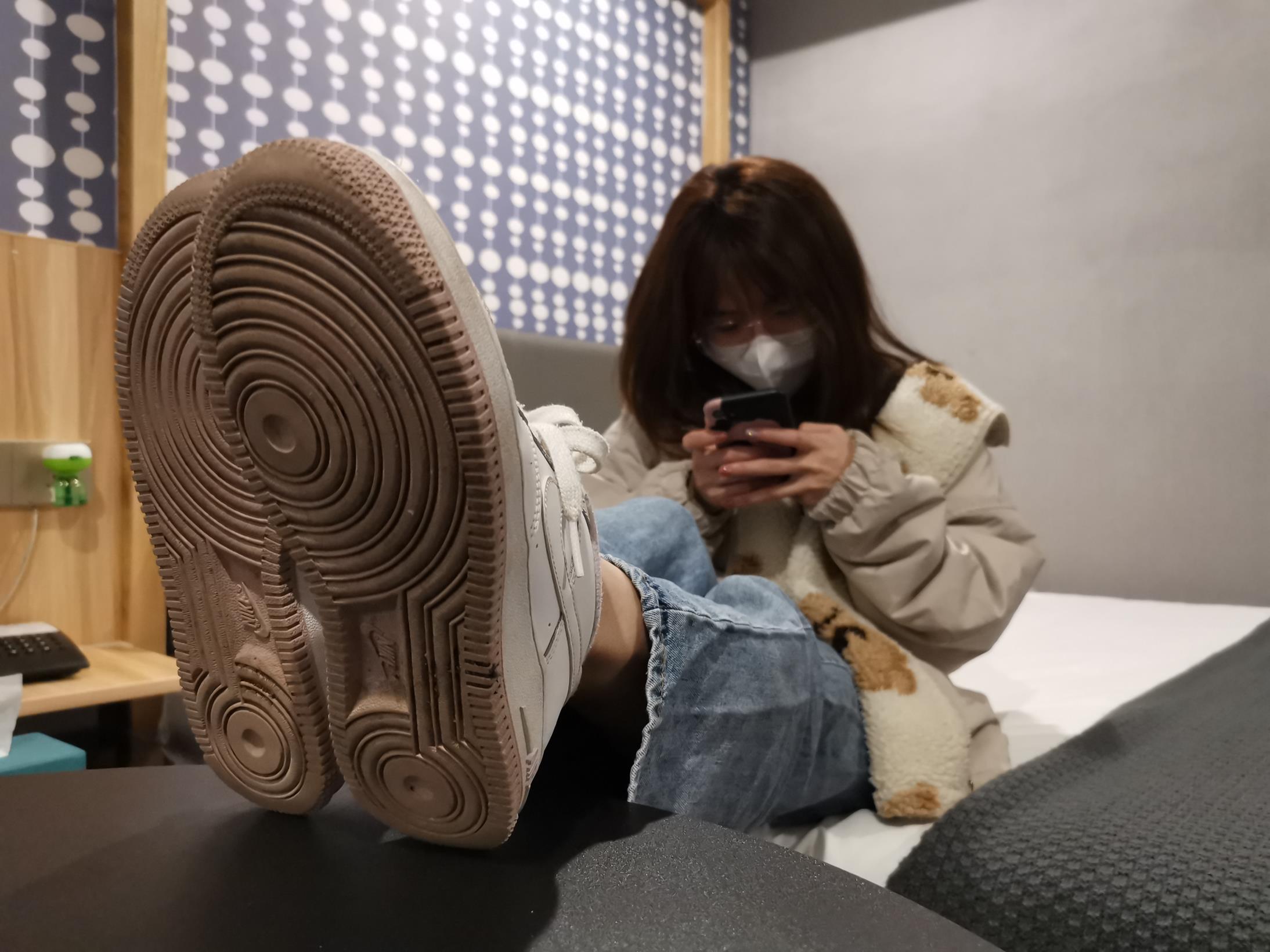 鱼鱼足影 第三期 嘉乐牛仔裤白棉袜裸足 [113P/2V/902MB]插图5