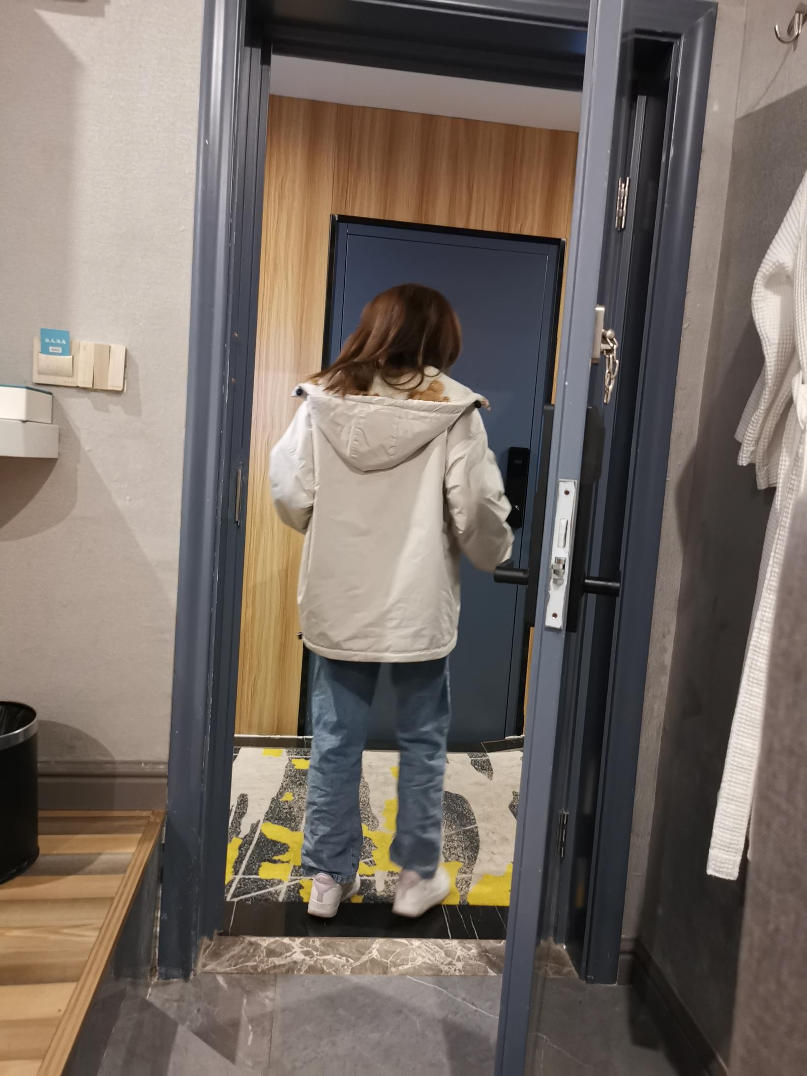 鱼鱼足影 第三期 嘉乐牛仔裤白棉袜裸足 [113P/2V/902MB]插图6