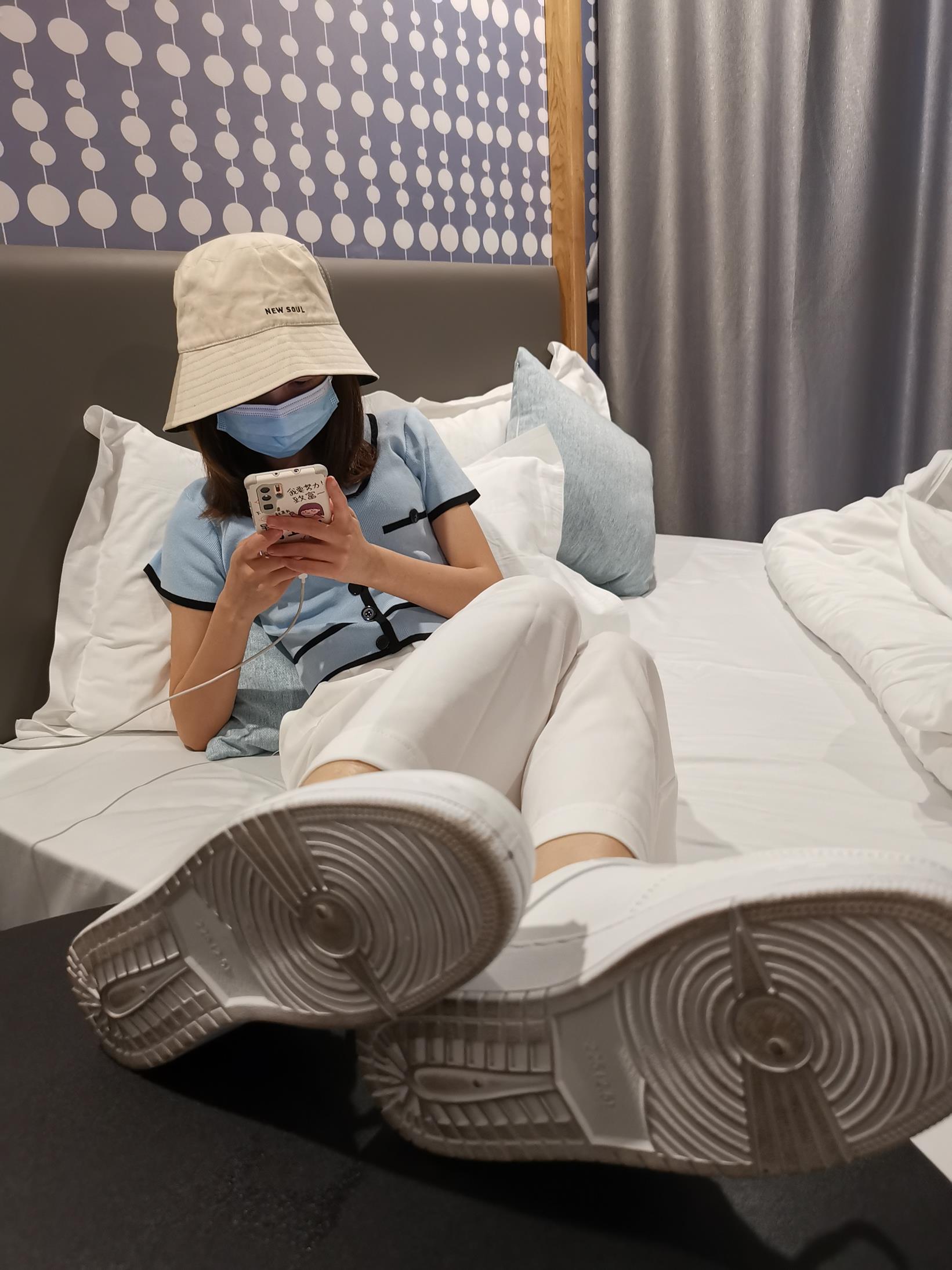 鱼鱼足影 第4期 珺珺小白鞋棉袜脚 [148P/1V/307MB]插图6