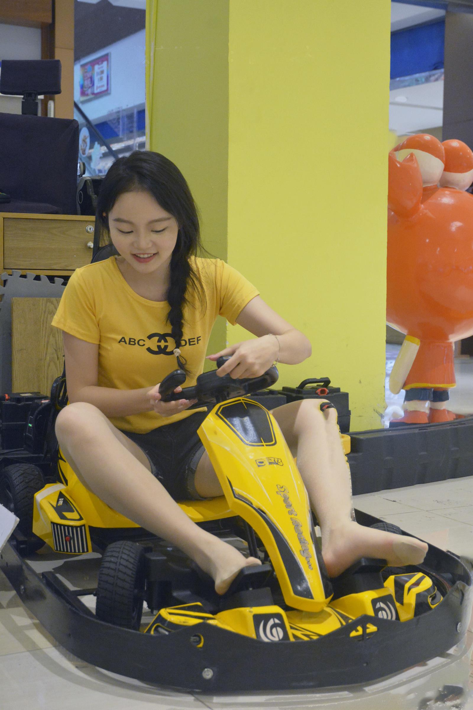 初夏女神 068 双双~元气少女搭配一双黄色帆布鞋成了小小多巴胺 [160P/1V/4.54G]插图