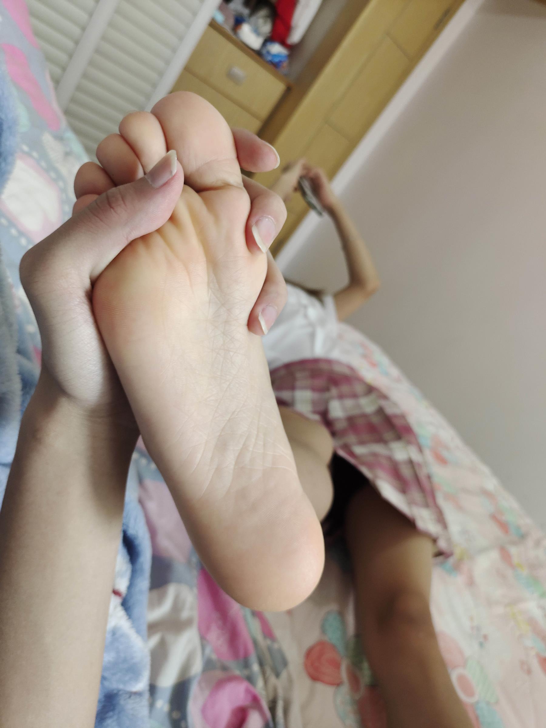 定制JK白丝裸足还有一只咸猪手[117P1V1.02G]插图4