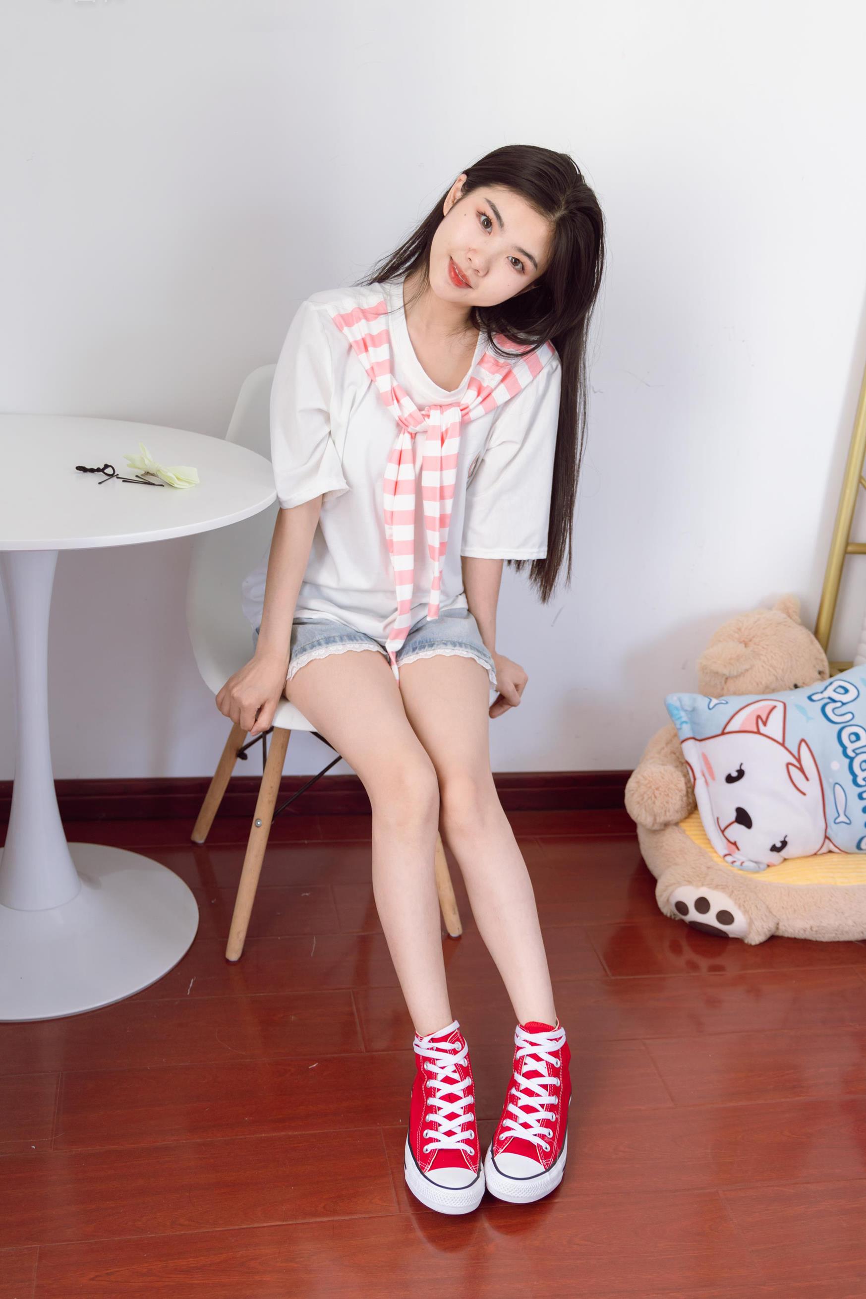 勿恋传媒 积分兑换 027期 米米牛仔短裤白色棉船袜脚 [151P/1V/4.29G]插图1