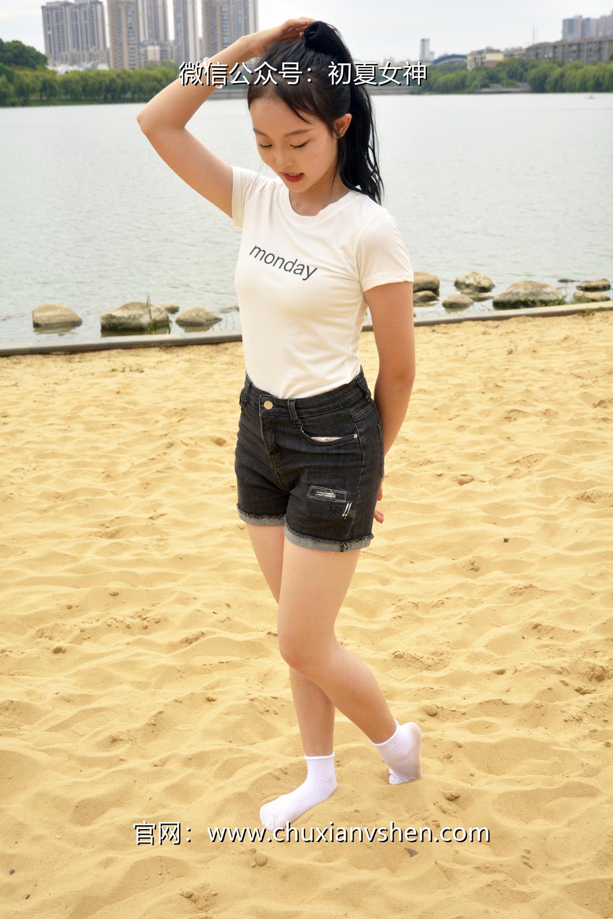 初夏女神 081期 双双~【愉快周末】本想逛逛竹林结果被蚊子跑轰出来了[145P/1V/5.85G]插图