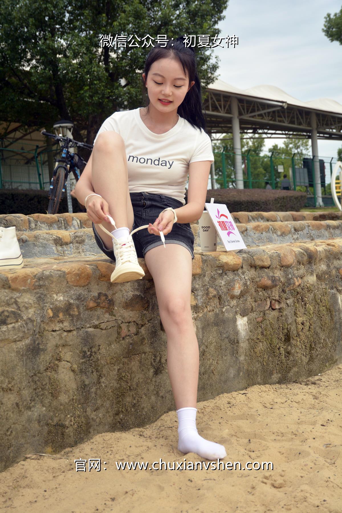 初夏女神 081期 双双~【愉快周末】本想逛逛竹林结果被蚊子跑轰出来了[145P/1V/5.85G]插图4