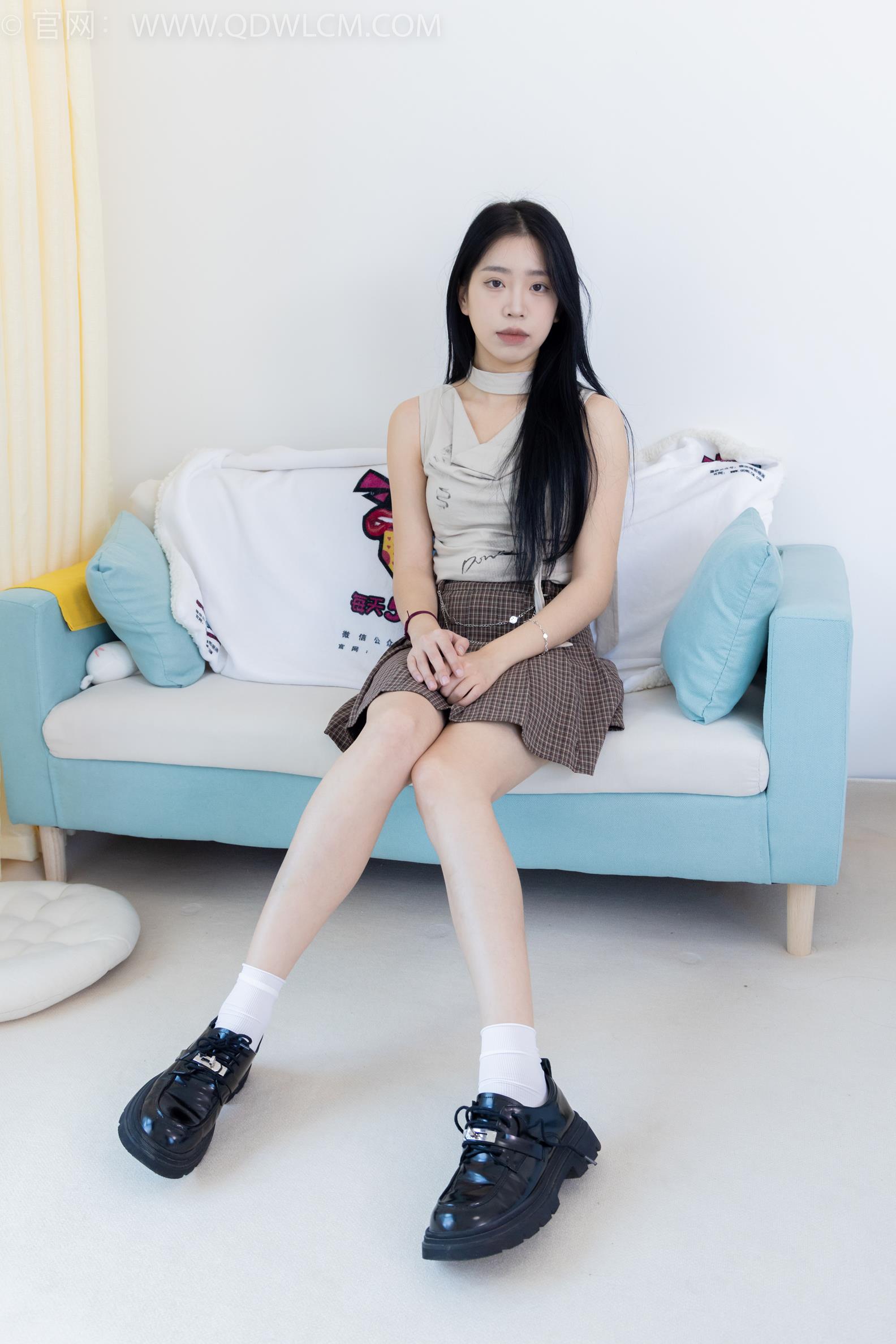 勿恋传媒 1784期 小谷皮鞋白冰丝袜裸足[150P/1V/3.7G]插图1