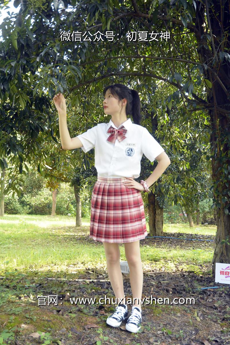 [初夏女神] 091期 安妮~草莓色JK 这款JK套装搭配匡威帆布鞋也挺好看 [140P/1V/5.98G]插图