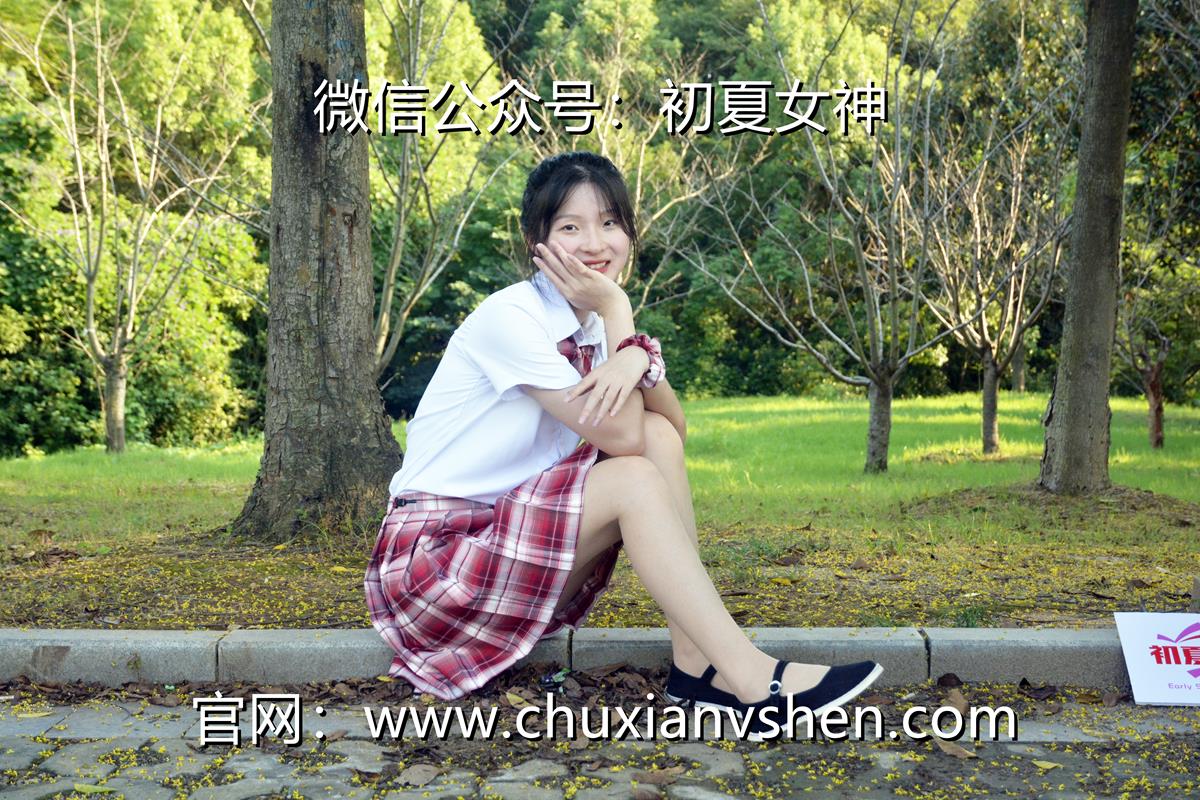 [初夏女神] 091期 安妮~草莓色JK 这款JK套装搭配匡威帆布鞋也挺好看 [140P/1V/5.98G]插图6