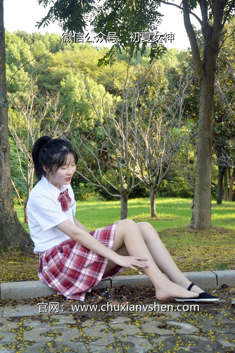 [初夏女神] 091期 安妮~草莓色JK 这款JK套装搭配匡威帆布鞋也挺好看 [140P/1V/5.98G]插图4