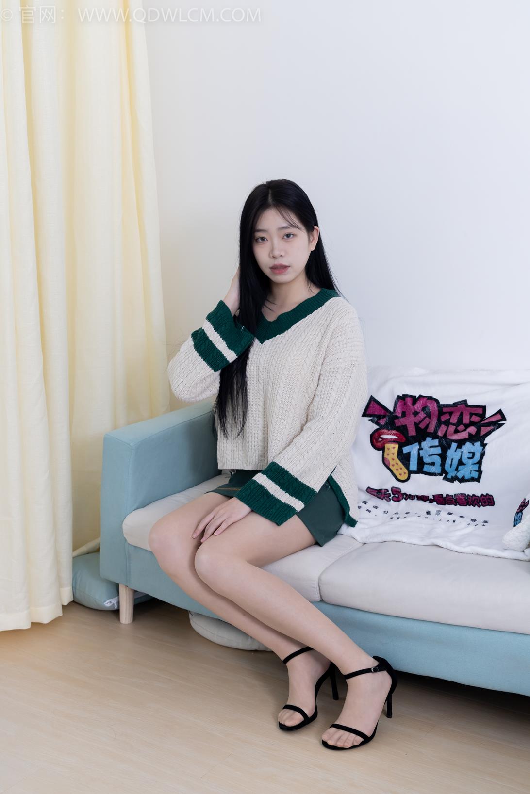 勿恋传媒 1854期 小谷冬日暖阳三双高跟鞋肉丝脚尖加固款裸足[150P/1V/6G]插图7