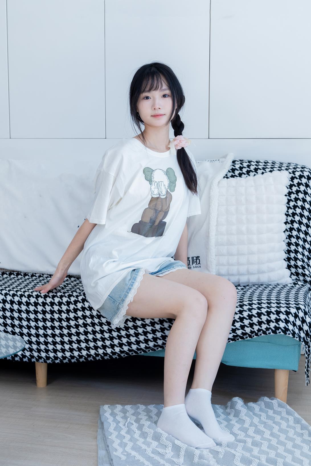 袜啵啵 331期 甜甜圈花絮版板鞋白棉袜裸足[144P/1V/5.74G]插图7