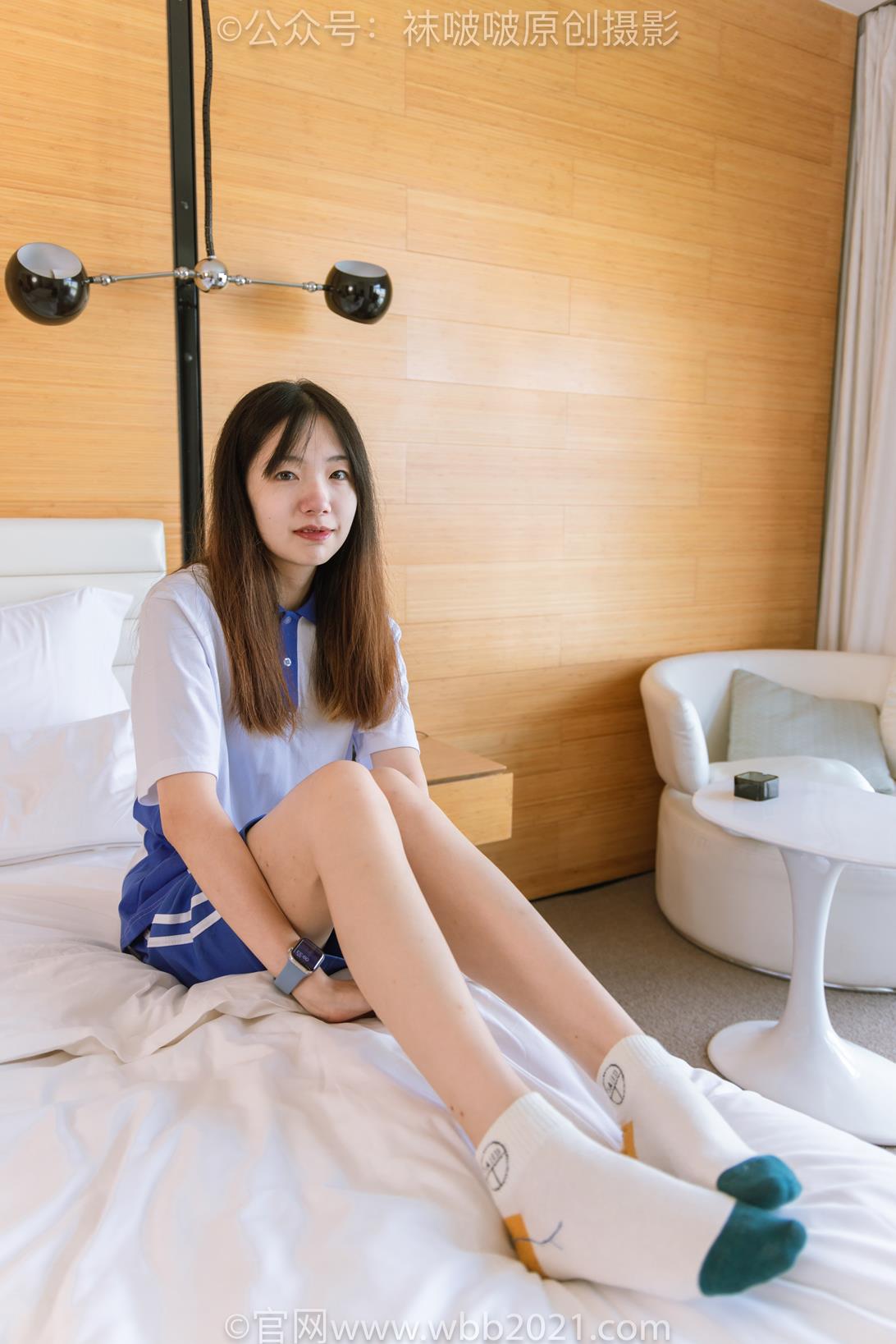 袜啵啵 336期 花絮版小甜豆校服帆布鞋白棉袜裸足[140P/1V/6.7G]插图3