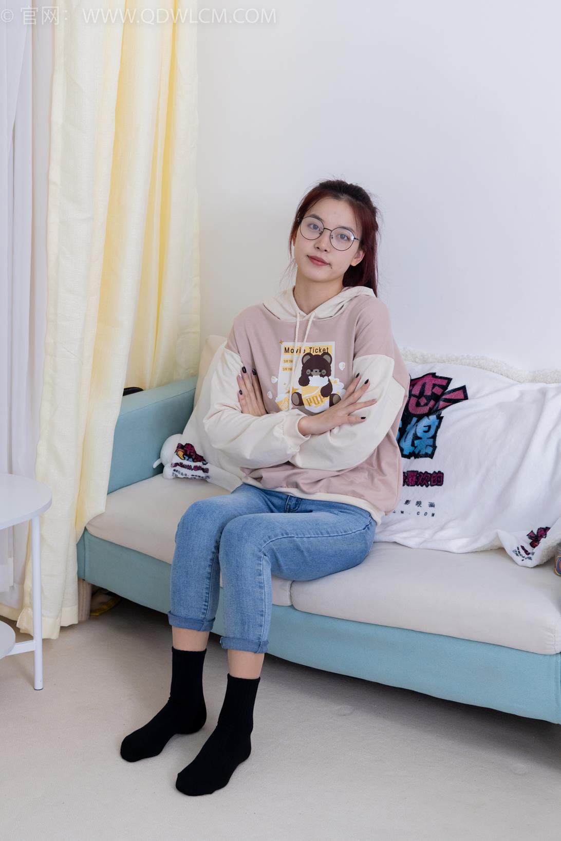 勿恋传媒 1864期 茯苓如果爱忘了两双板鞋白棉袜黑棉袜皮筋绑脚老头乐挠脚剧情 [180P/1V/5.6GB]插图8