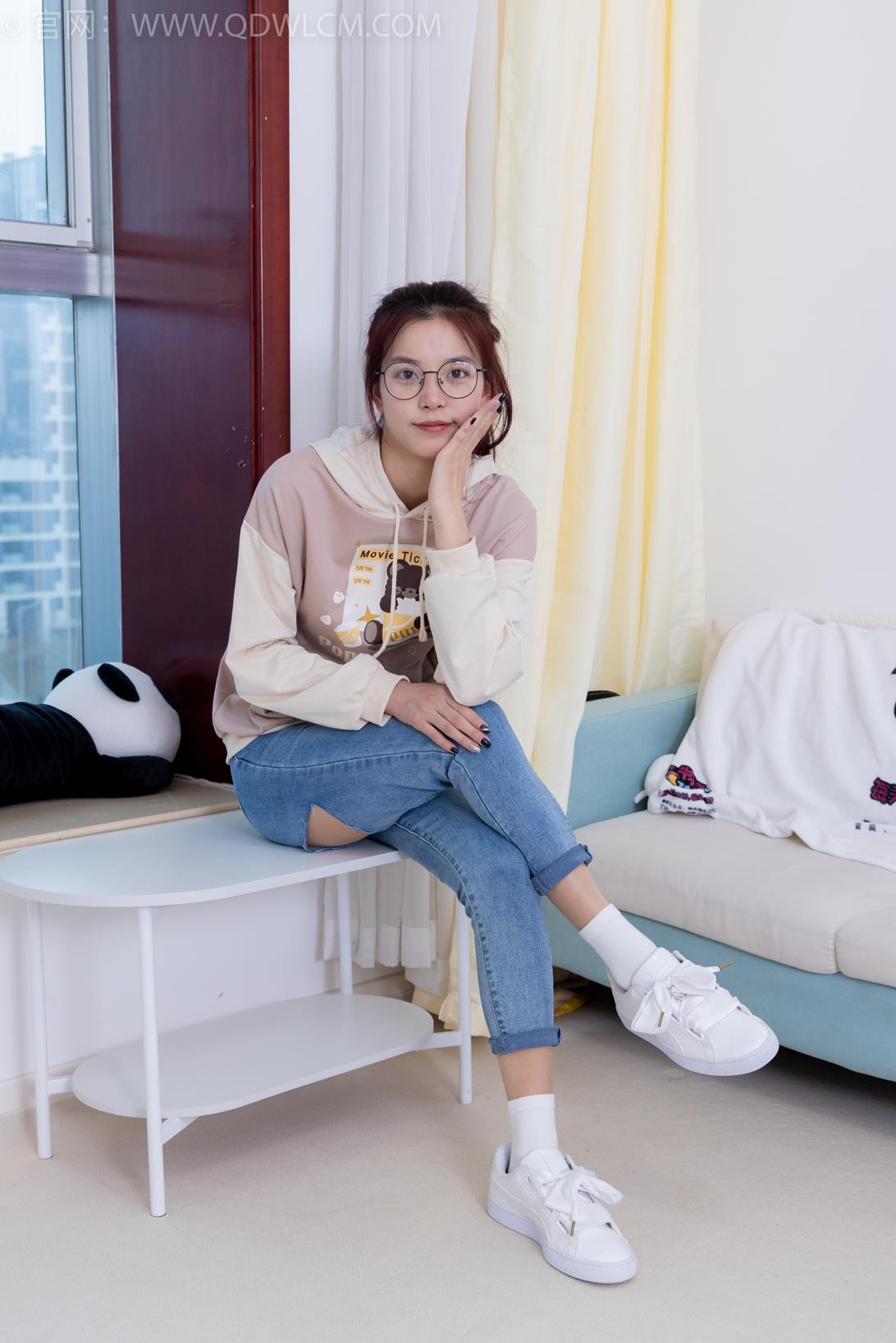 勿恋传媒 1864期 茯苓如果爱忘了两双板鞋白棉袜黑棉袜皮筋绑脚老头乐挠脚剧情 [180P/1V/5.6GB]插图7