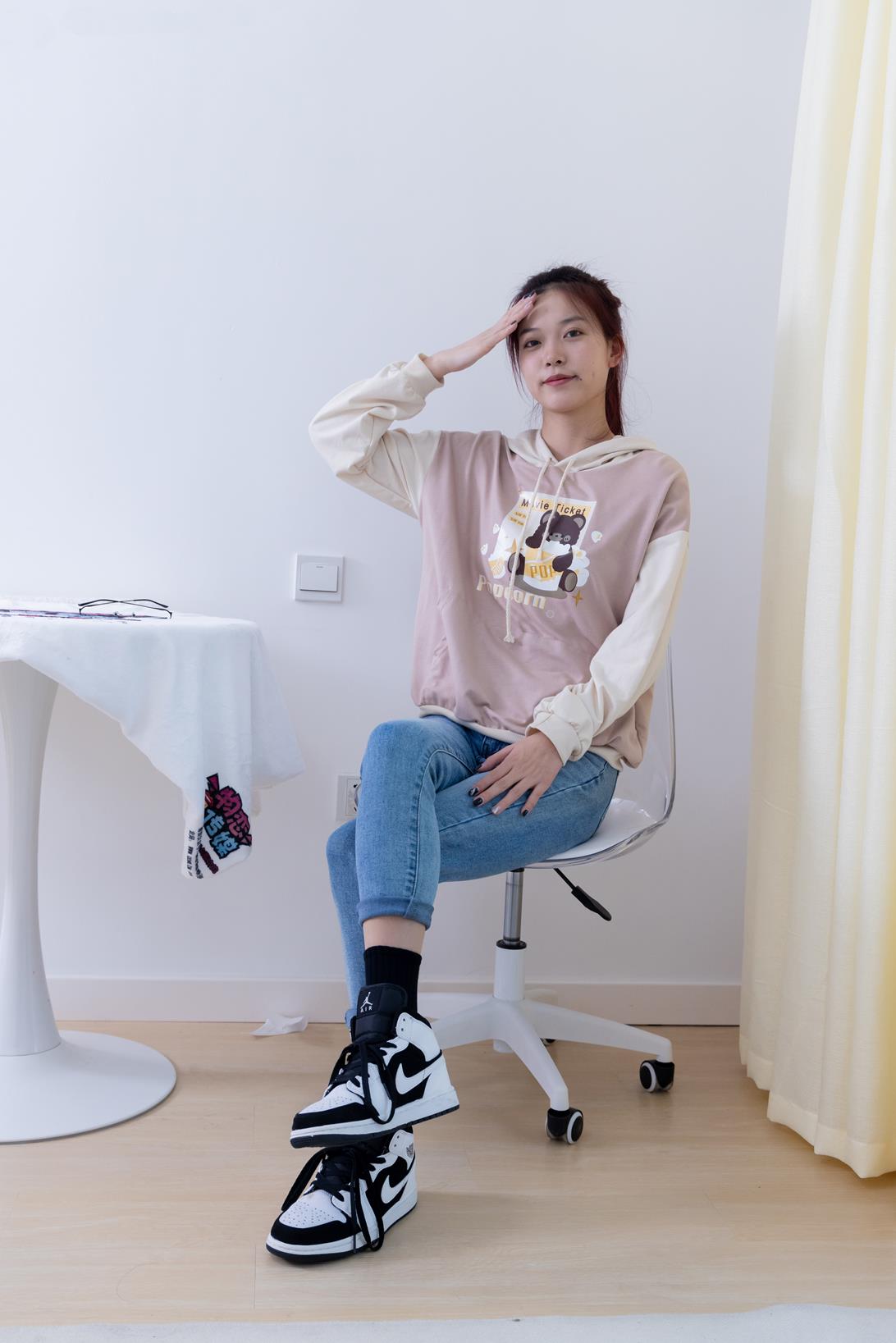 勿恋传媒 1864期 茯苓如果爱忘了两双板鞋白棉袜黑棉袜皮筋绑脚老头乐挠脚剧情 [180P/1V/5.6GB]插图2