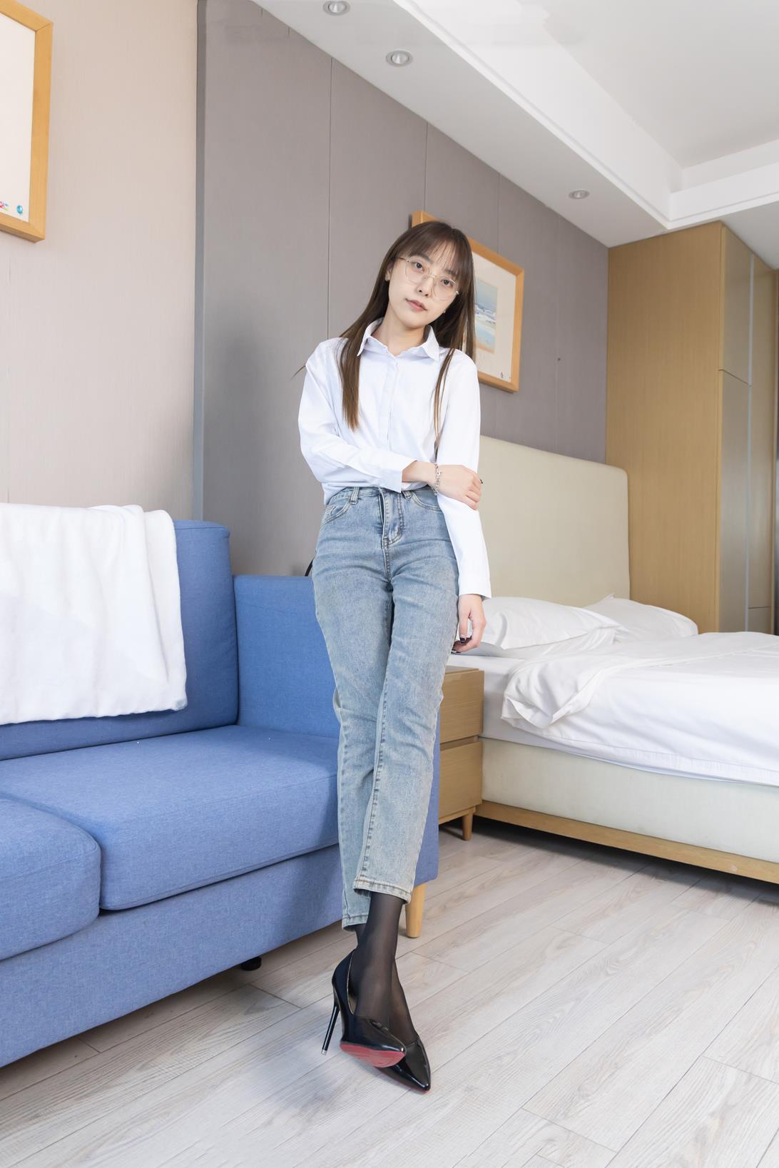 袜啵啵 337期 稚予花絮版高跟鞋黑丝脚尖加固款库里斯裸足超多图超长花絮 [200P/1V/7.95G]插图5