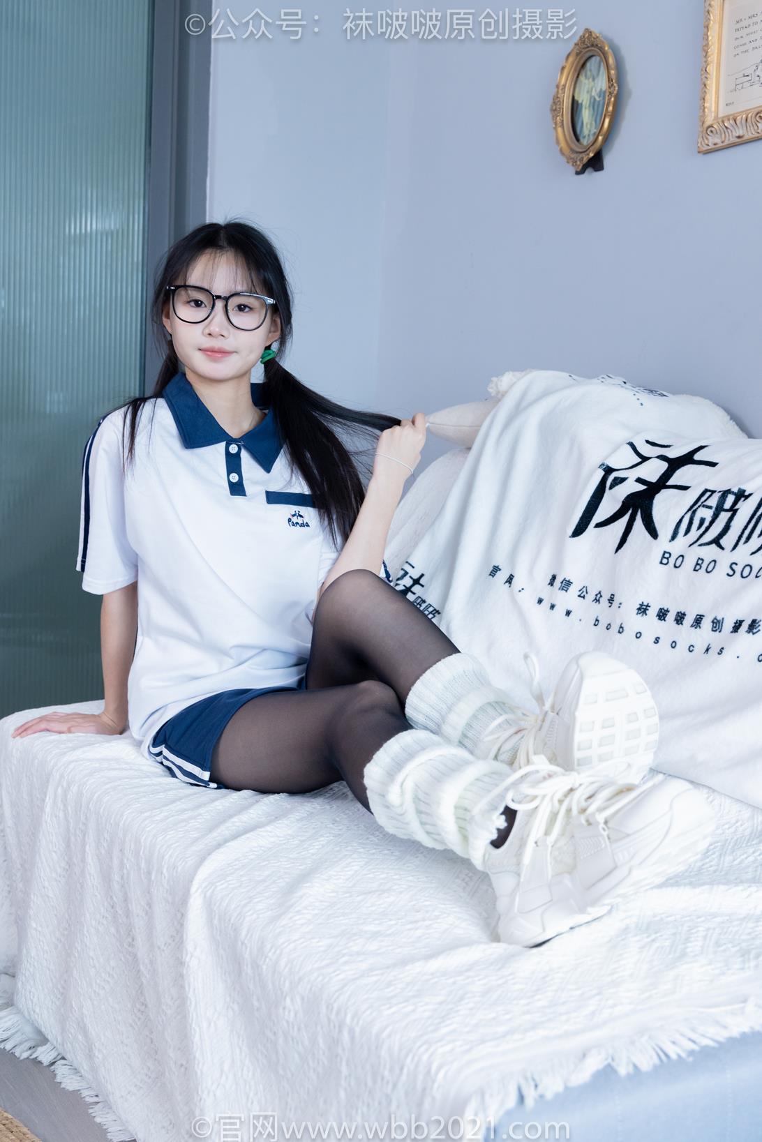 袜啵啵 335期 花絮版 甜甜圈校服运动鞋黑丝脚袜套[154P/1V/7.5G]插图1