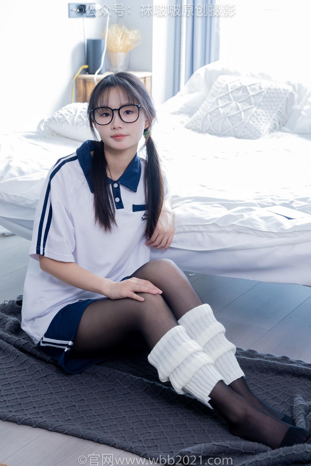 袜啵啵 335期 花絮版 甜甜圈校服运动鞋黑丝脚袜套[154P/1V/7.5G]插图5